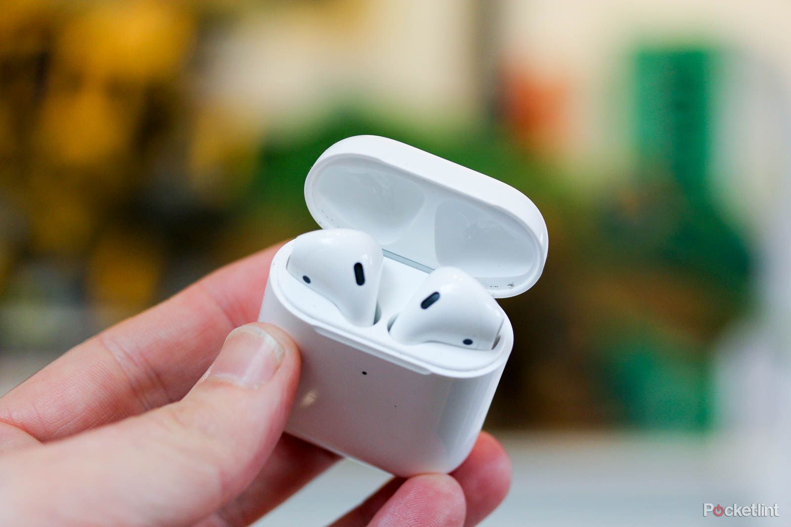 Apple Airpods 2 Review case image 4