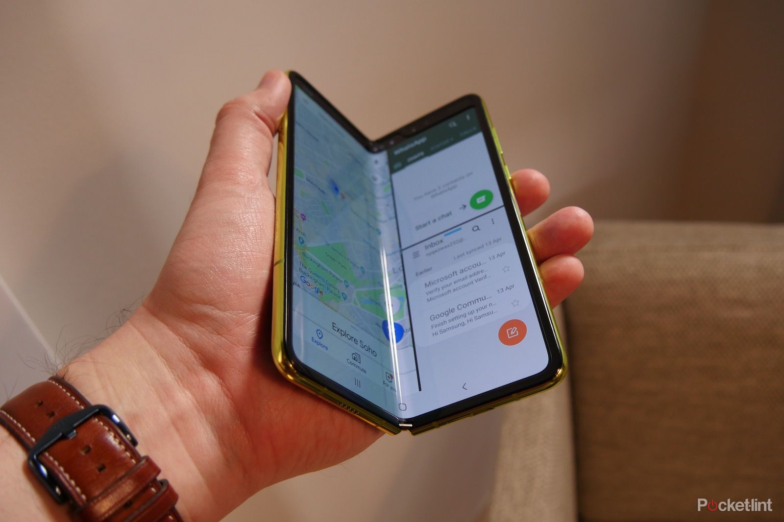 Galaxy Fold review units screens are breaking within first two days of use image 1