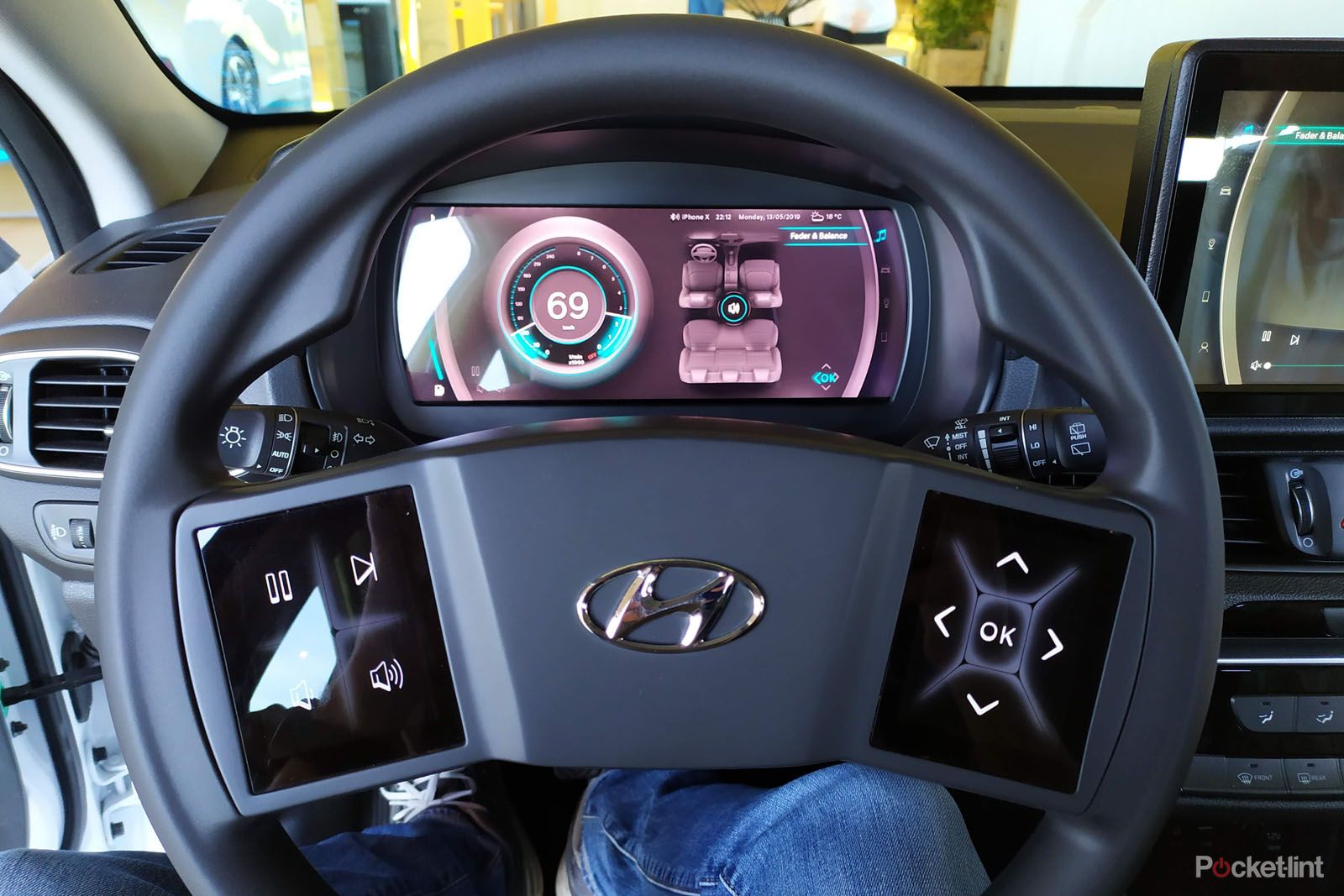 Hyundais cockpit of the future puts haptic displays on the steering wheel image 1