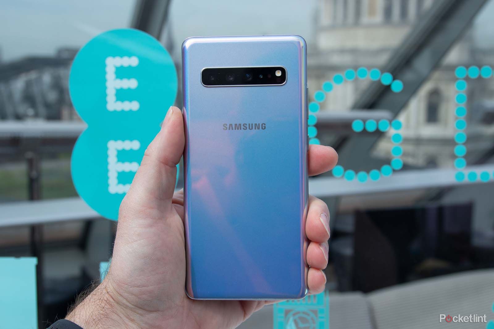 EE now has three more phones available for its new 5G service image 1
