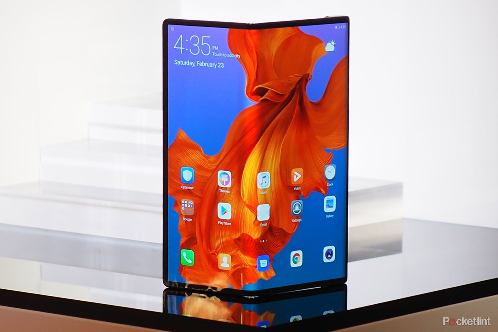 Foldable Huawei Mate X will be out by September claims boss image 1