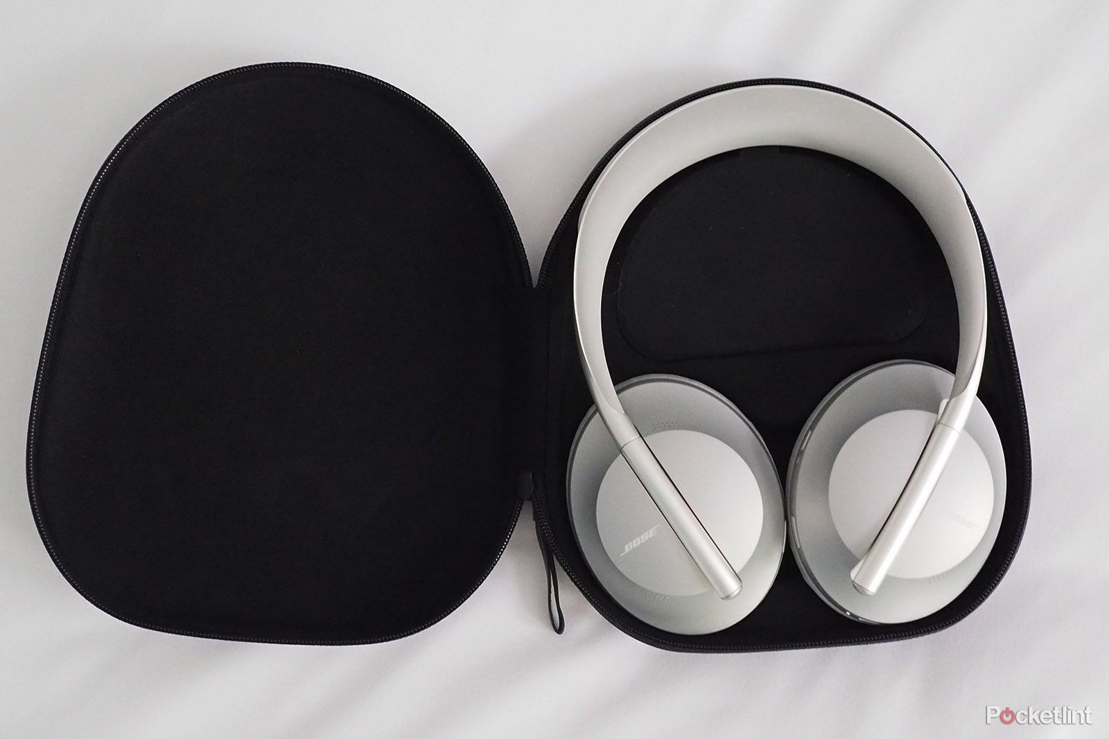 Review of the Bose Smart Noise Canceling Headphones 700 image 2