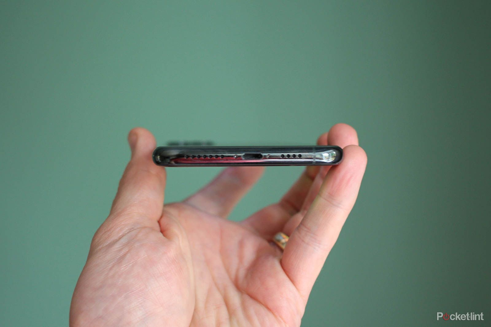 iPhone 11 pro max review product shots image 4