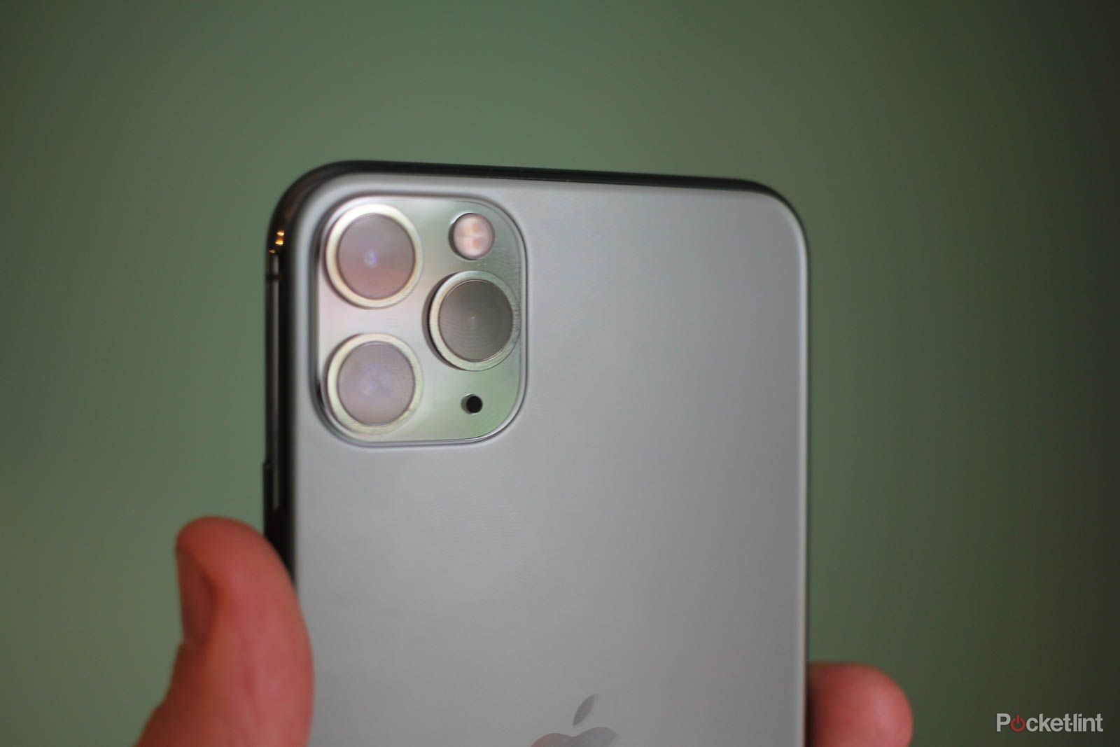 iPhone 11 pro max review product shots image 5