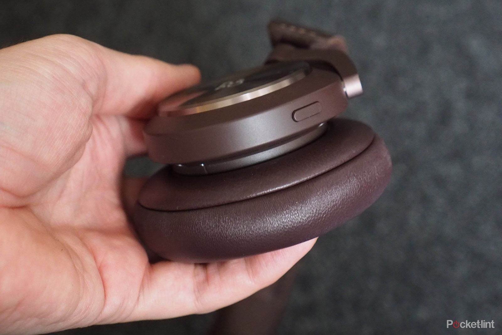 BO Beoplay H9 2019 review brown image 8