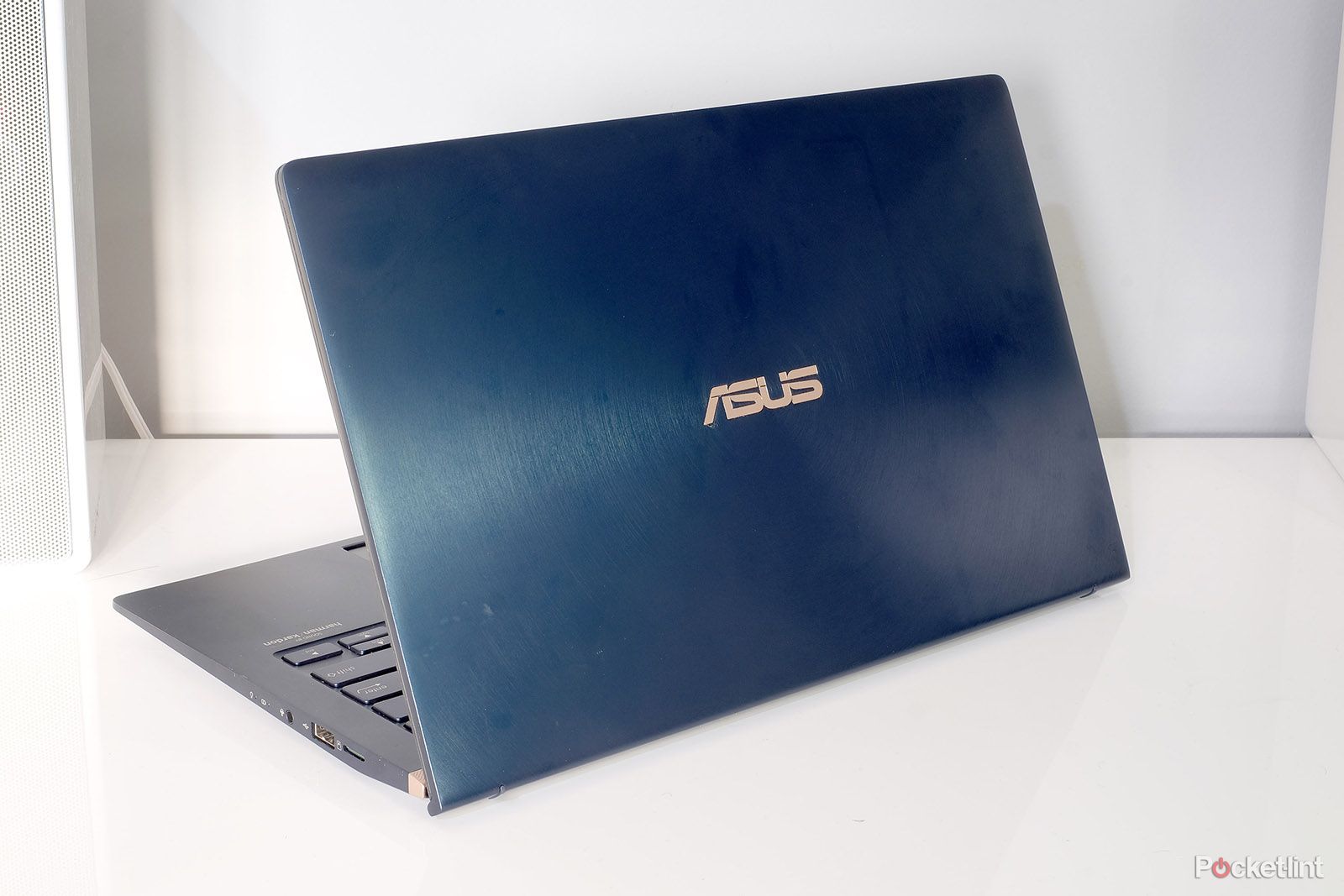 Asus ZenBook 14 UX434 review image 3