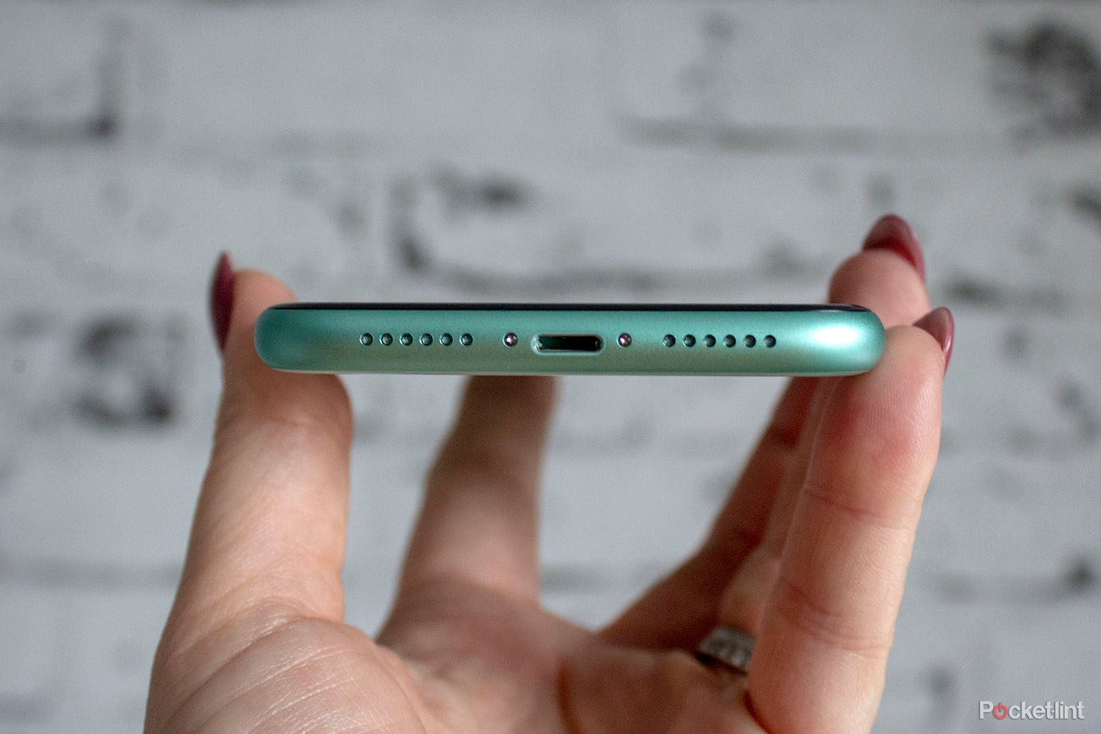 Apple is killing Lightning connector on top iPhones by 2021, Kuo says