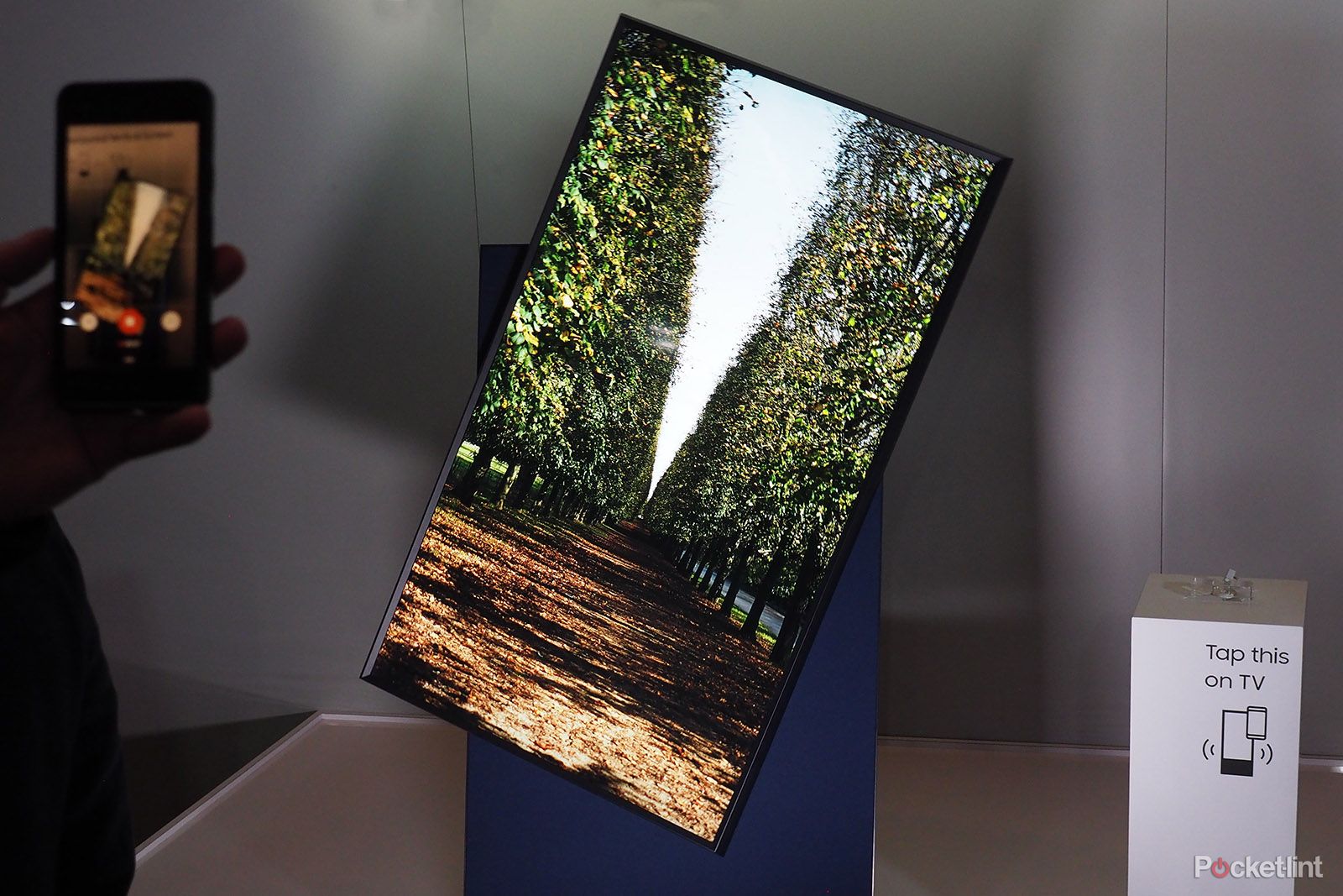 Samsung’s clever Sero TV auto-rotates for vertical videos from your phone image 1