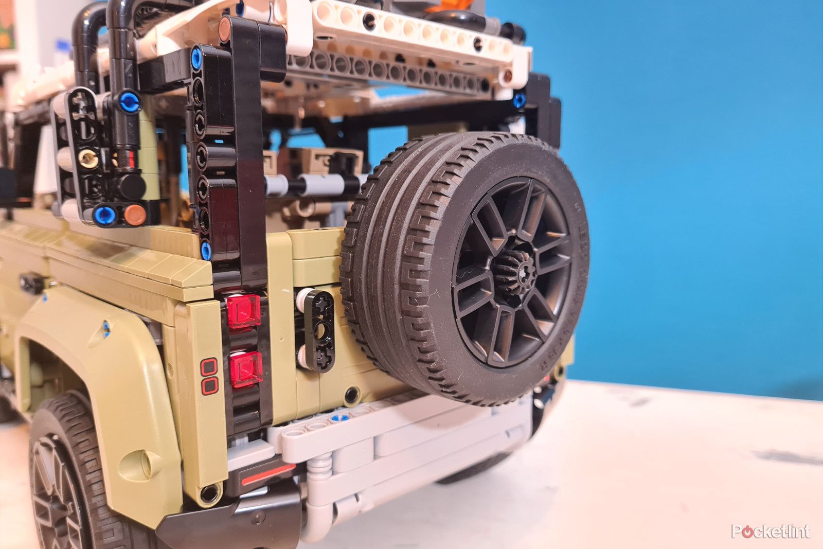 We built the Lego Technic Land Rover Defender, here's what the process ...