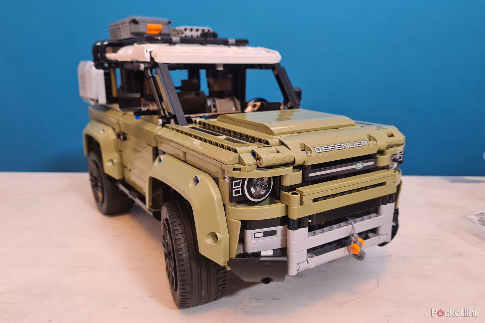 We built the Lego Technic Land Rover Defender, here's what the process was