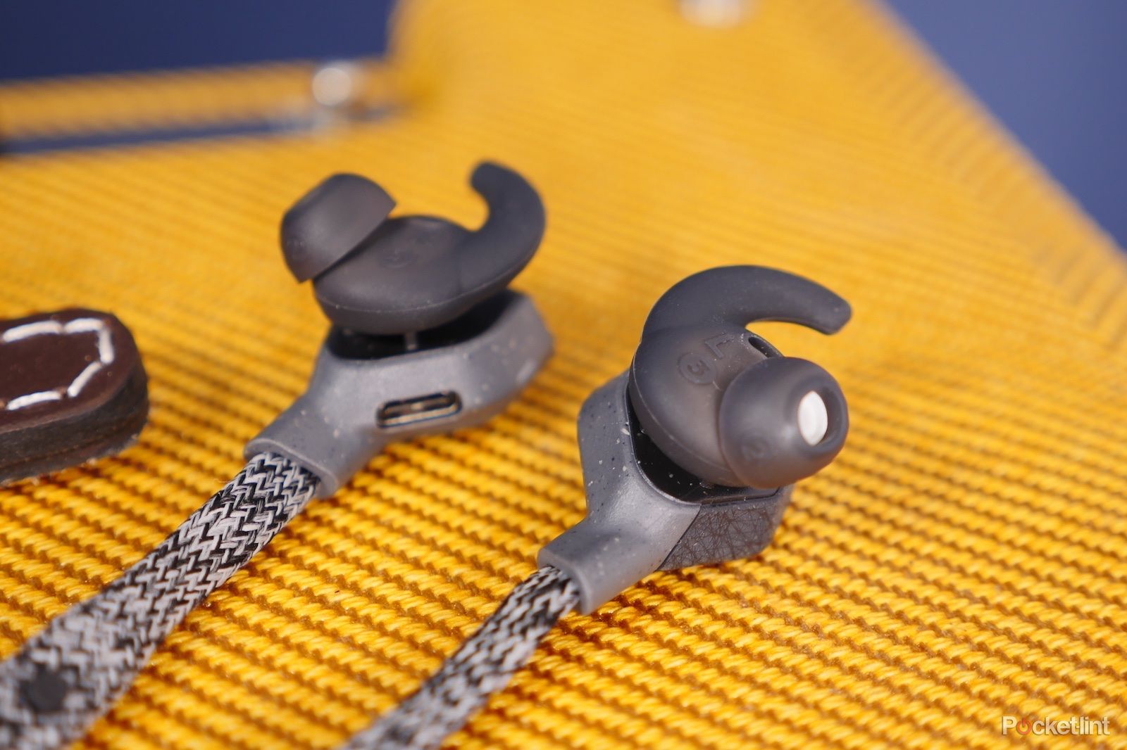 Adidas FWD-01 sport in-ear headphones review Pump it up image 1