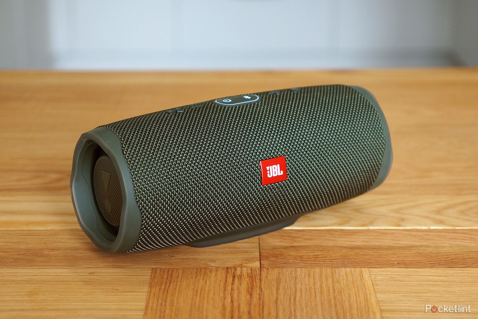 JBL Charge 4 Review: Portable Speaker with plenty of power at its