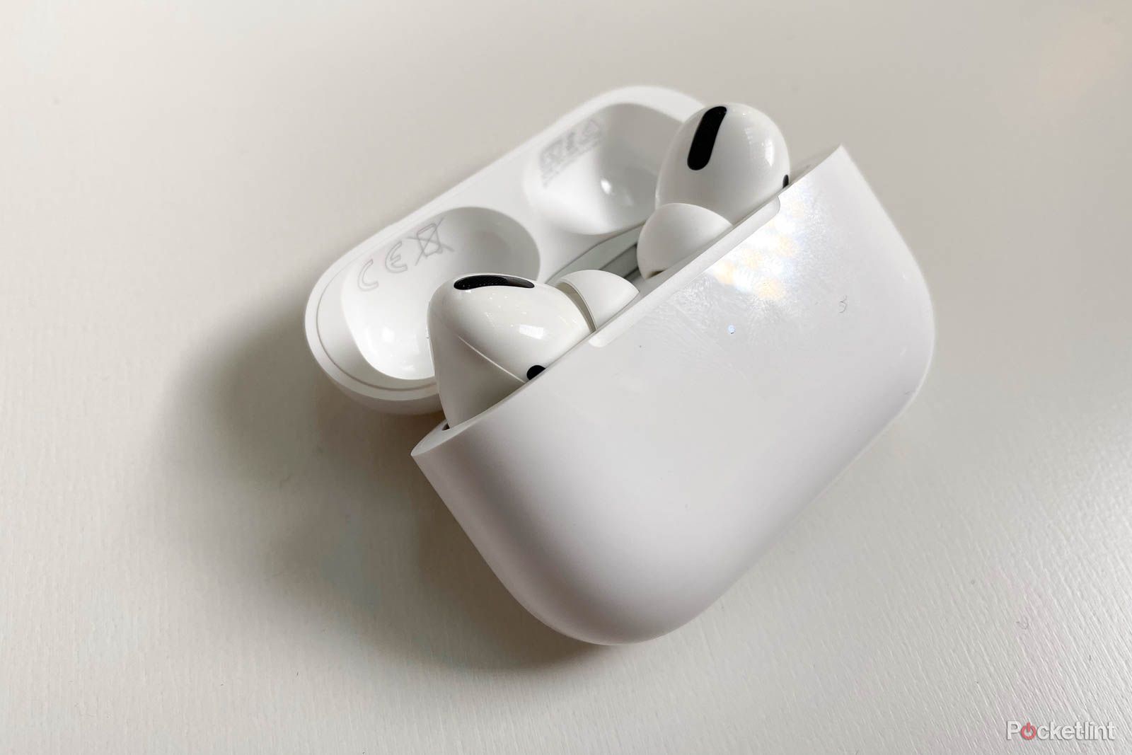 Apple AirPods 3 AirPods Pro 2 Bloomberg photo 1