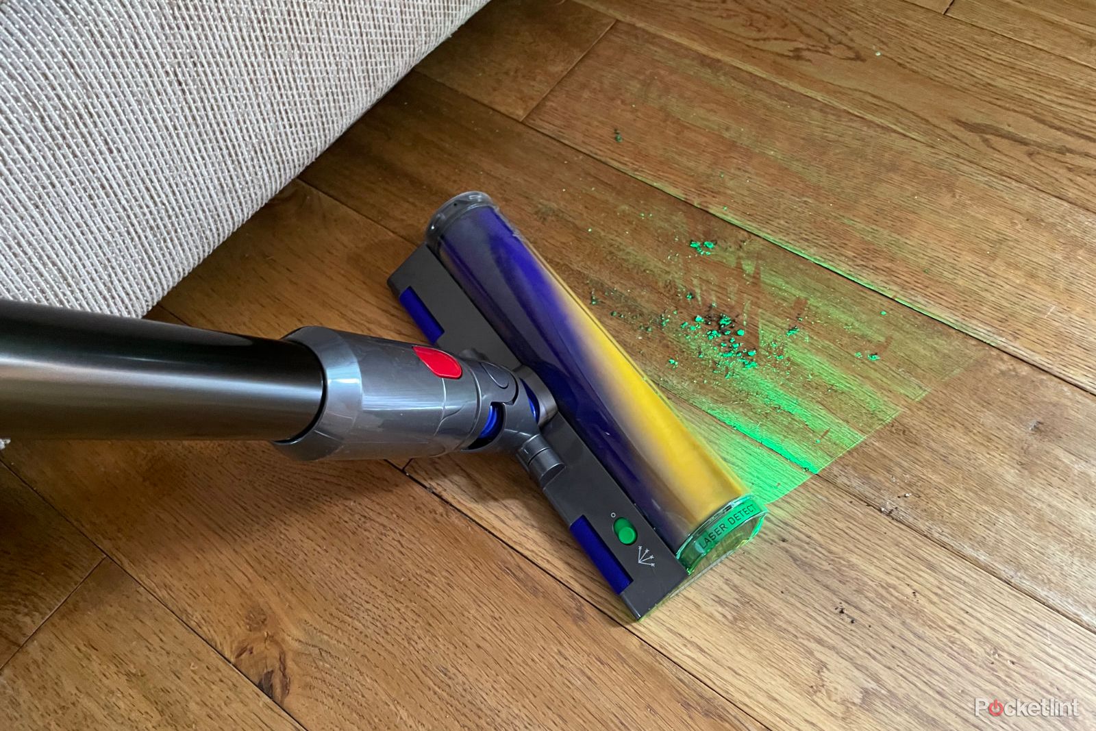 Dyson's V15 Detect vac now on sale in the UK, shines a green laser to reveal hidden dirt photo 3