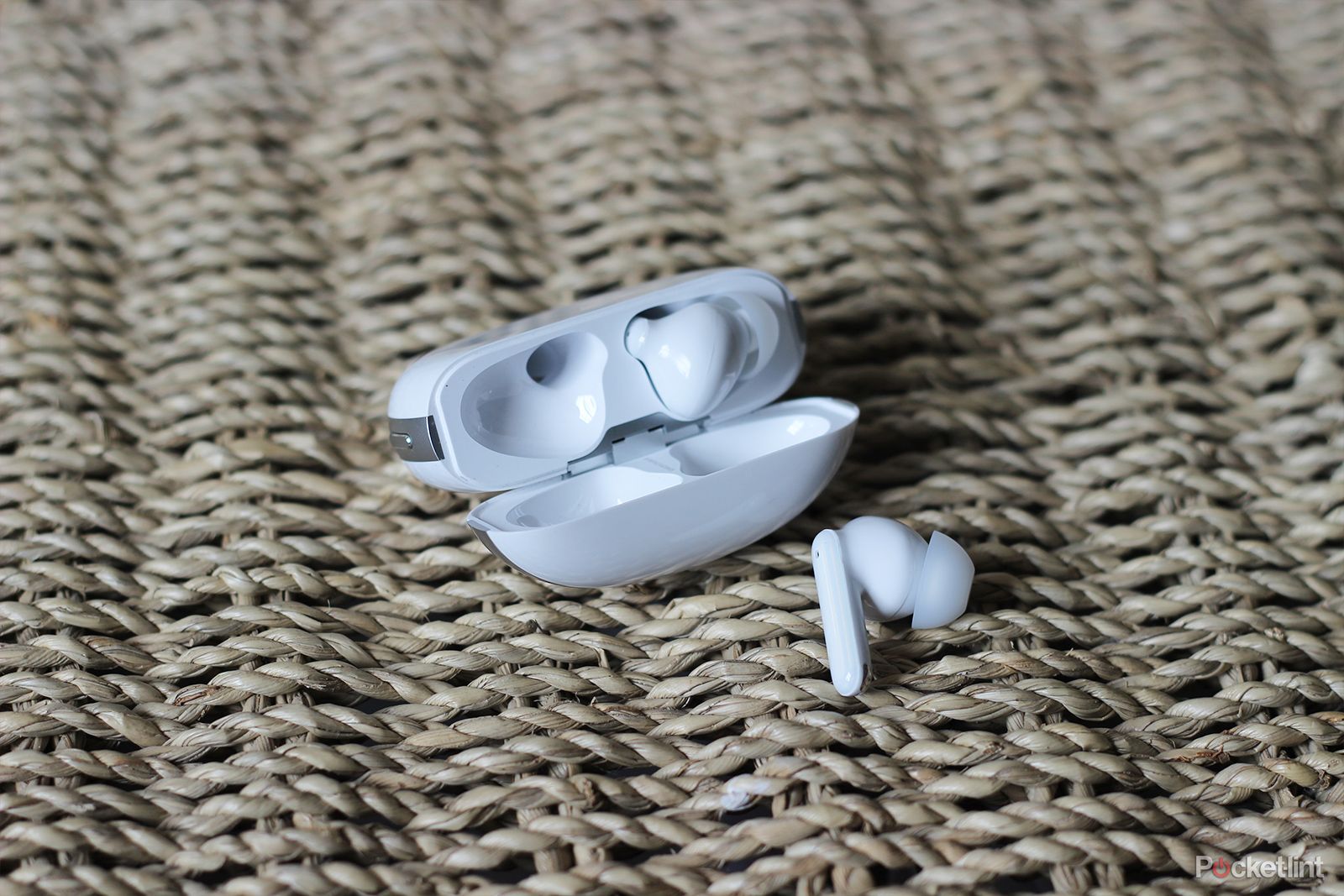 Oppo Enco X earbuds review: Flattering to imitate? photo 2
