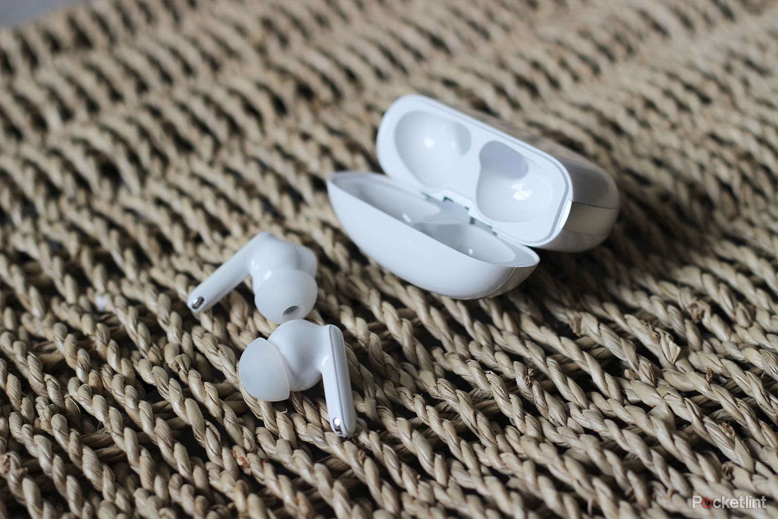 Oppo Enco X earbuds review: Flattering to imitate? photo 3