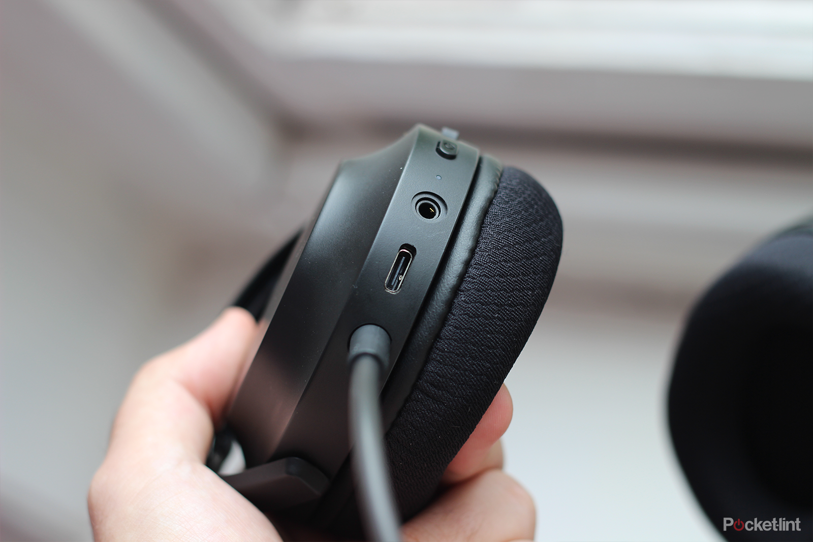Razer Barracude X review: A dead solid mid-range headset photo 3