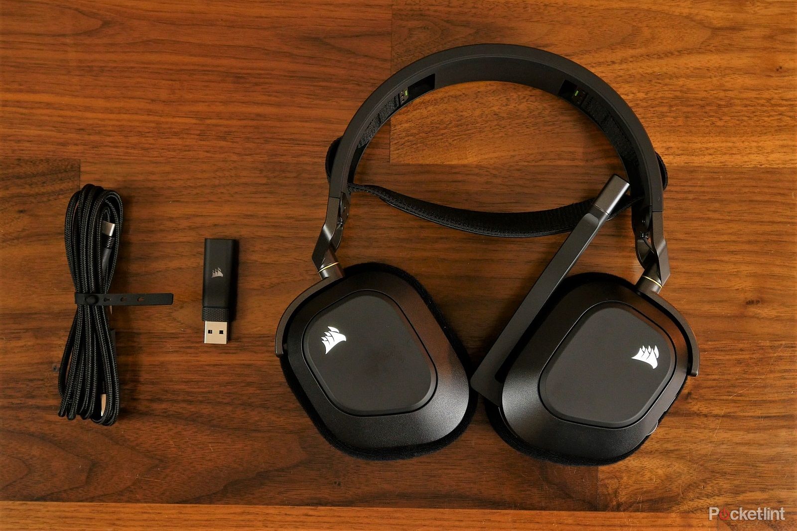 Corsair HS80 RGB Wireless gaming headset review photo 15