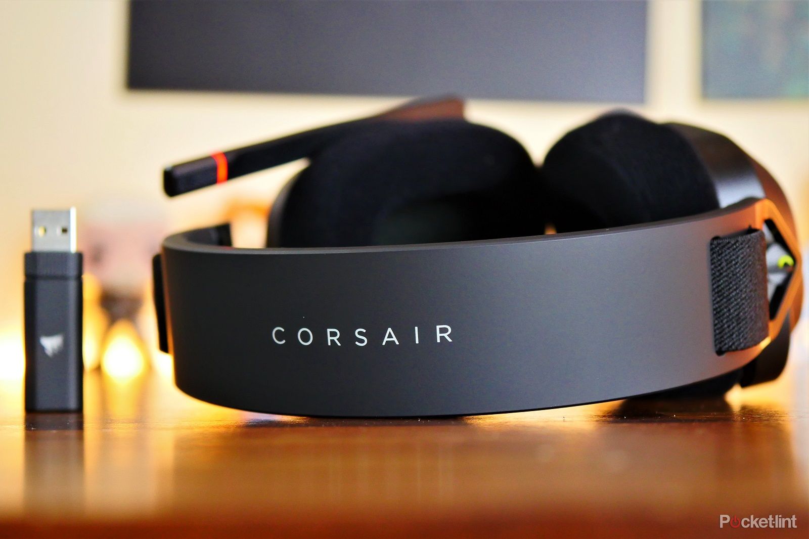 Corsair HS80 RGB Wireless gaming headset review photo 17