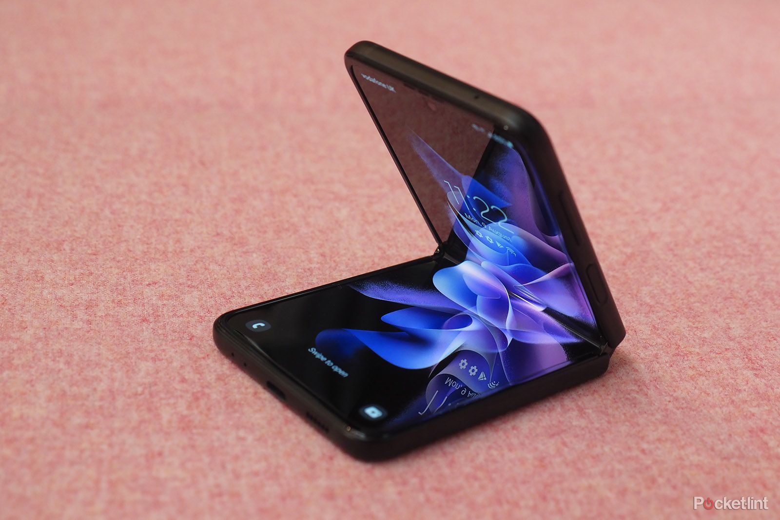 Samsung Galaxy Z Flip 3 photo 1