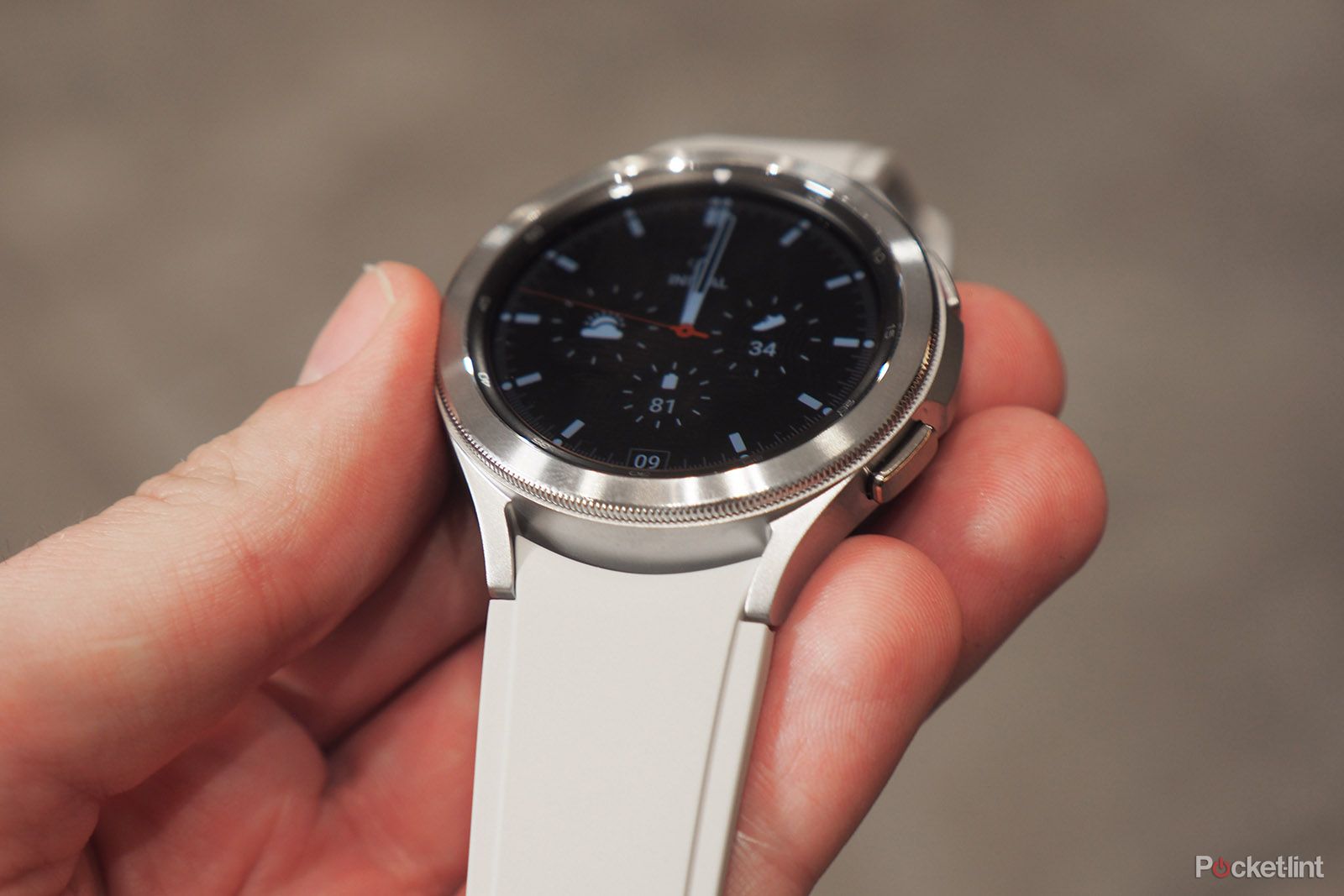 Galaxy Watch 4 暑苦しい classic 42mm SILVER ②