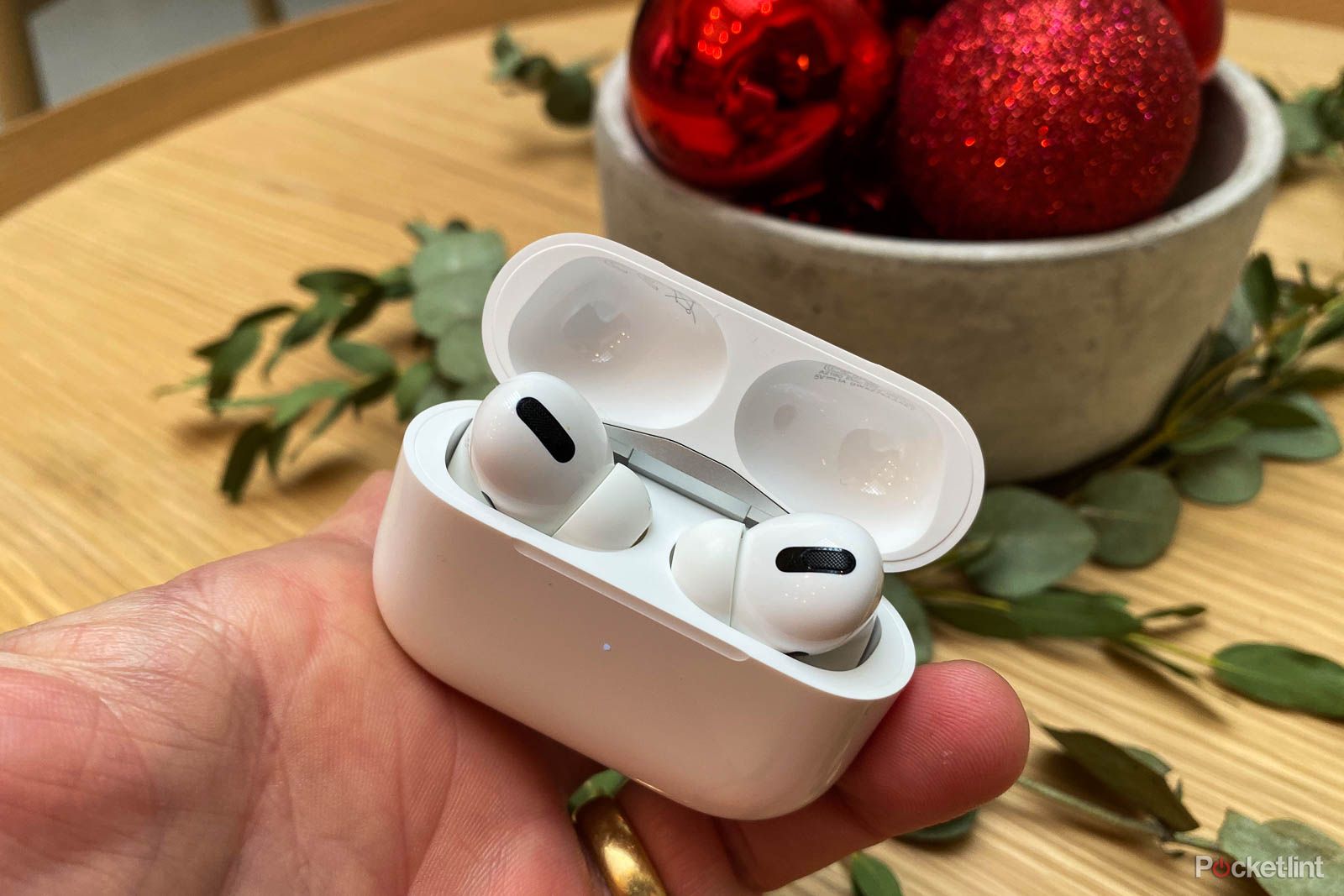 Apple AirPods Pro 2 may not arrive until late 2022, but are expected to feature improved noise cancelling photo 1