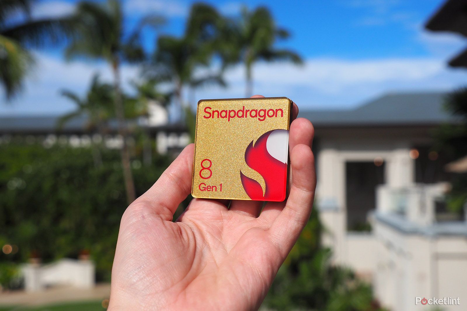 Qualcomm Snapdragon 8 Gen 1 in hand photo 2