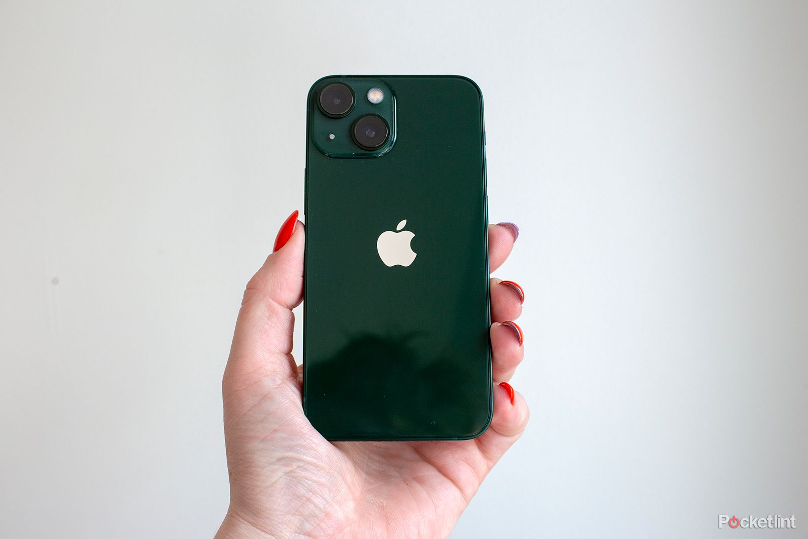 Here is what the Green iPhone 13 looks like in the flesh photo 4