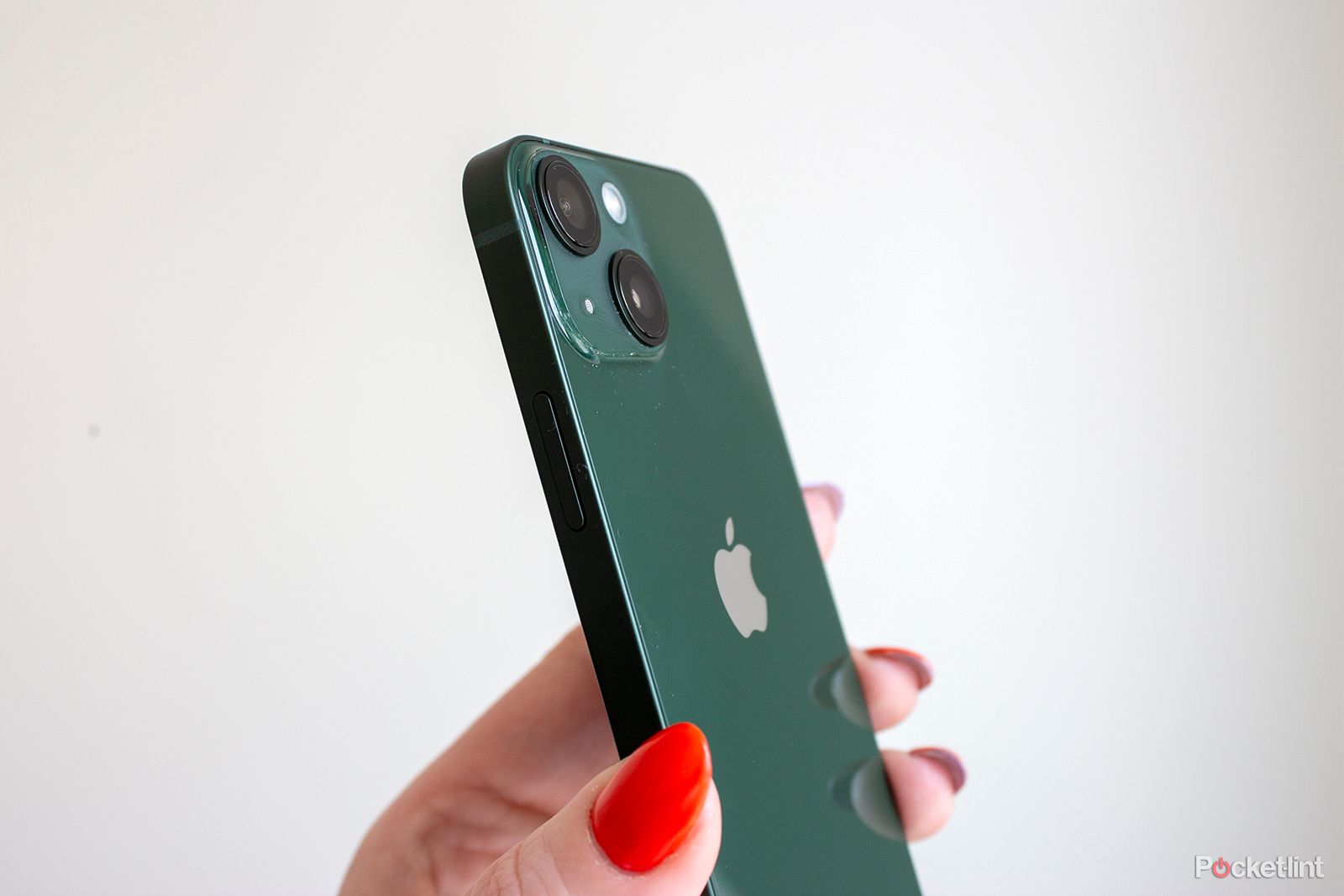 Here is what the Green iPhone 13 looks like in the flesh photo 5