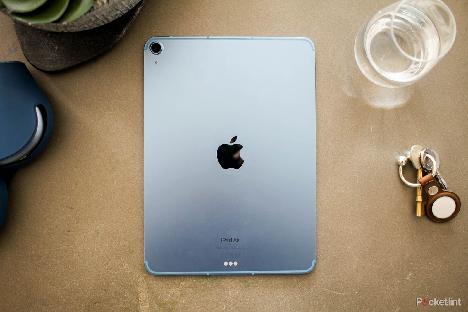 Does the new Apple iPad Air creak photo 1