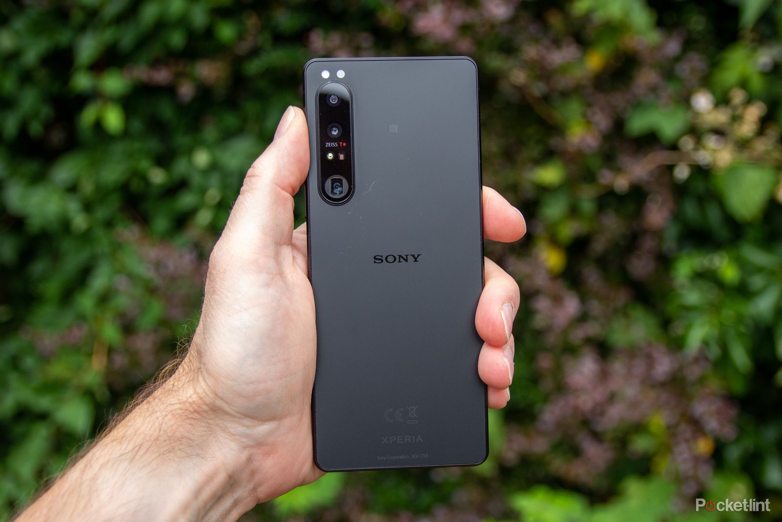 Sony Xperia 1 IV Aims to Take On the iPhone With Actual Zoom Lens - CNET