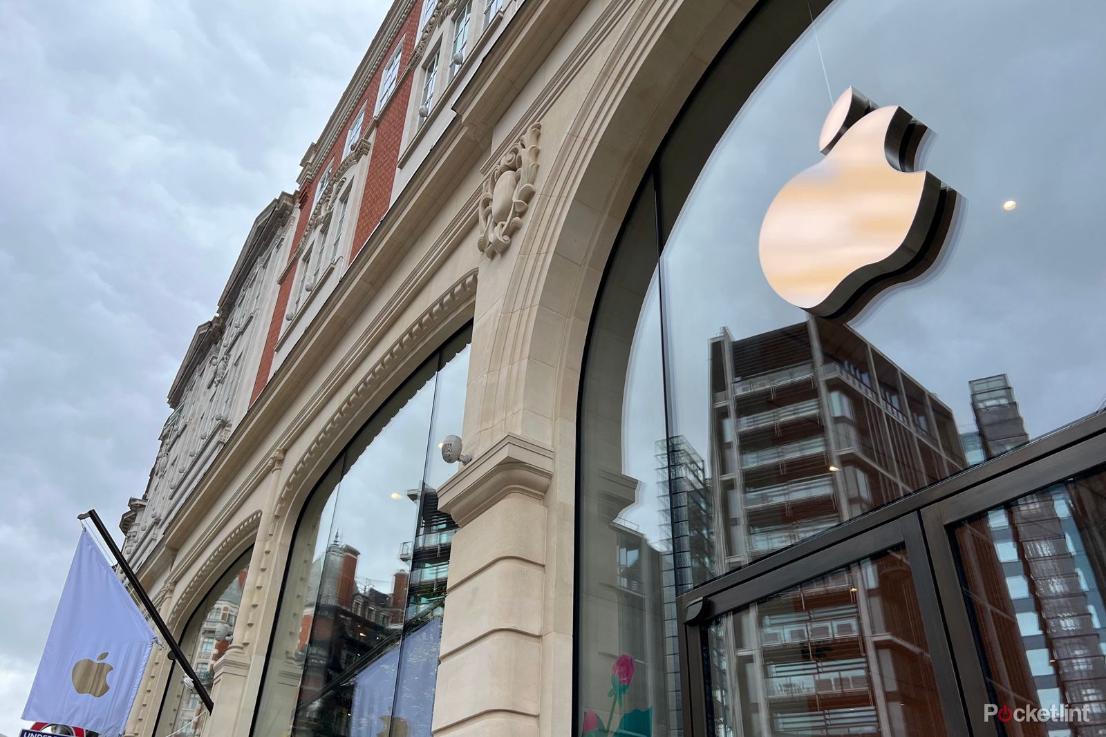 Here's what the new Apple Brompton Road store looks like inside photo 14