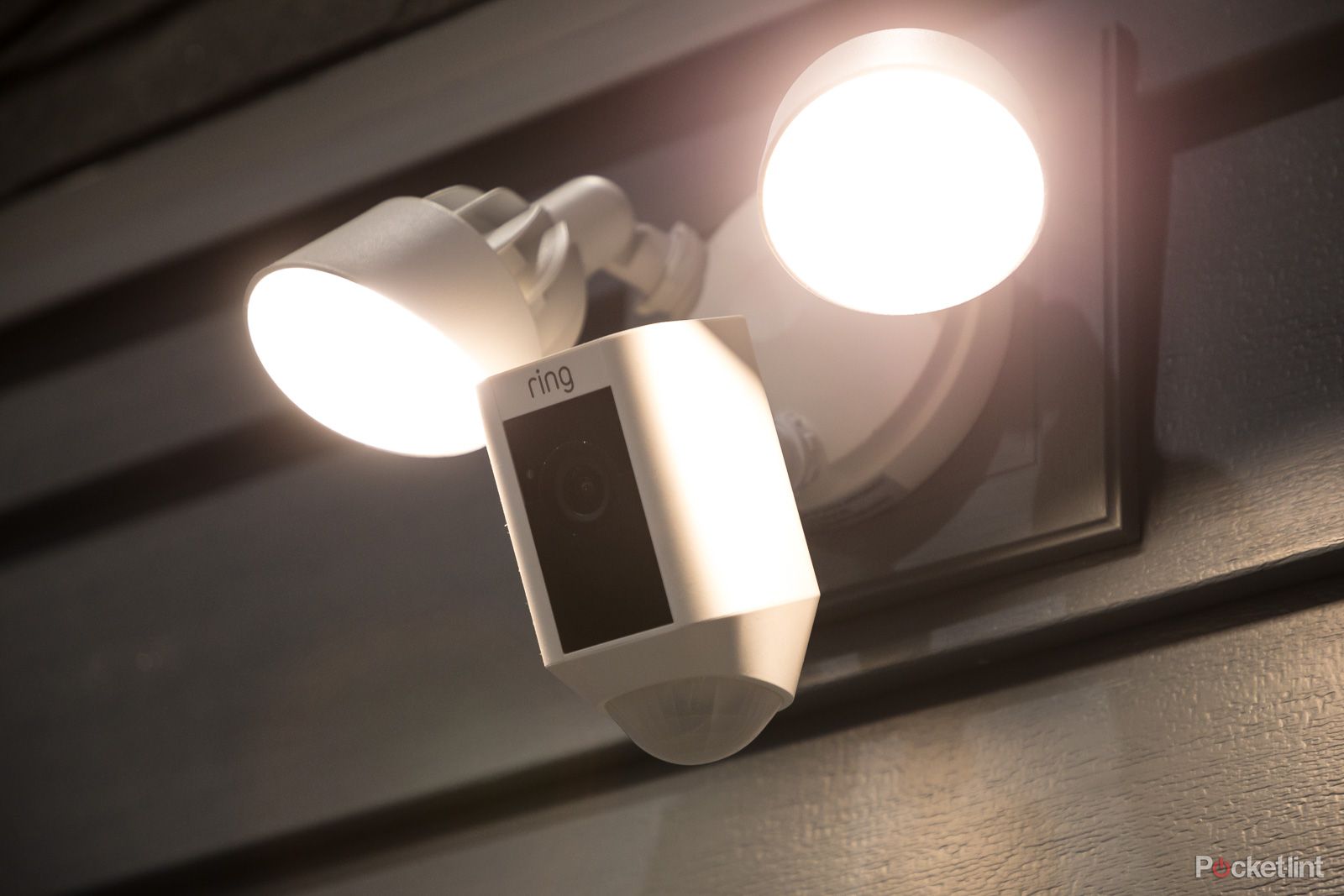 Best floodlight cameras 2022: Light up the night with these smart cameras photo 2