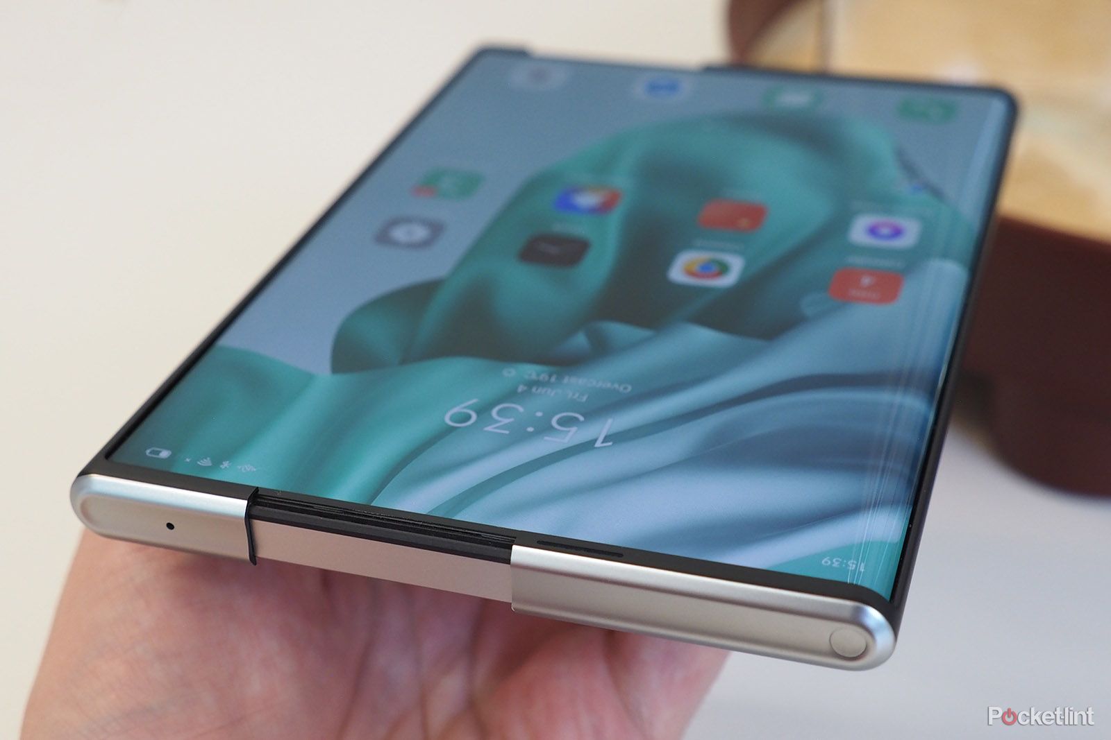 A rollable Samsung phone isn't going to happen, analyst says photo 1