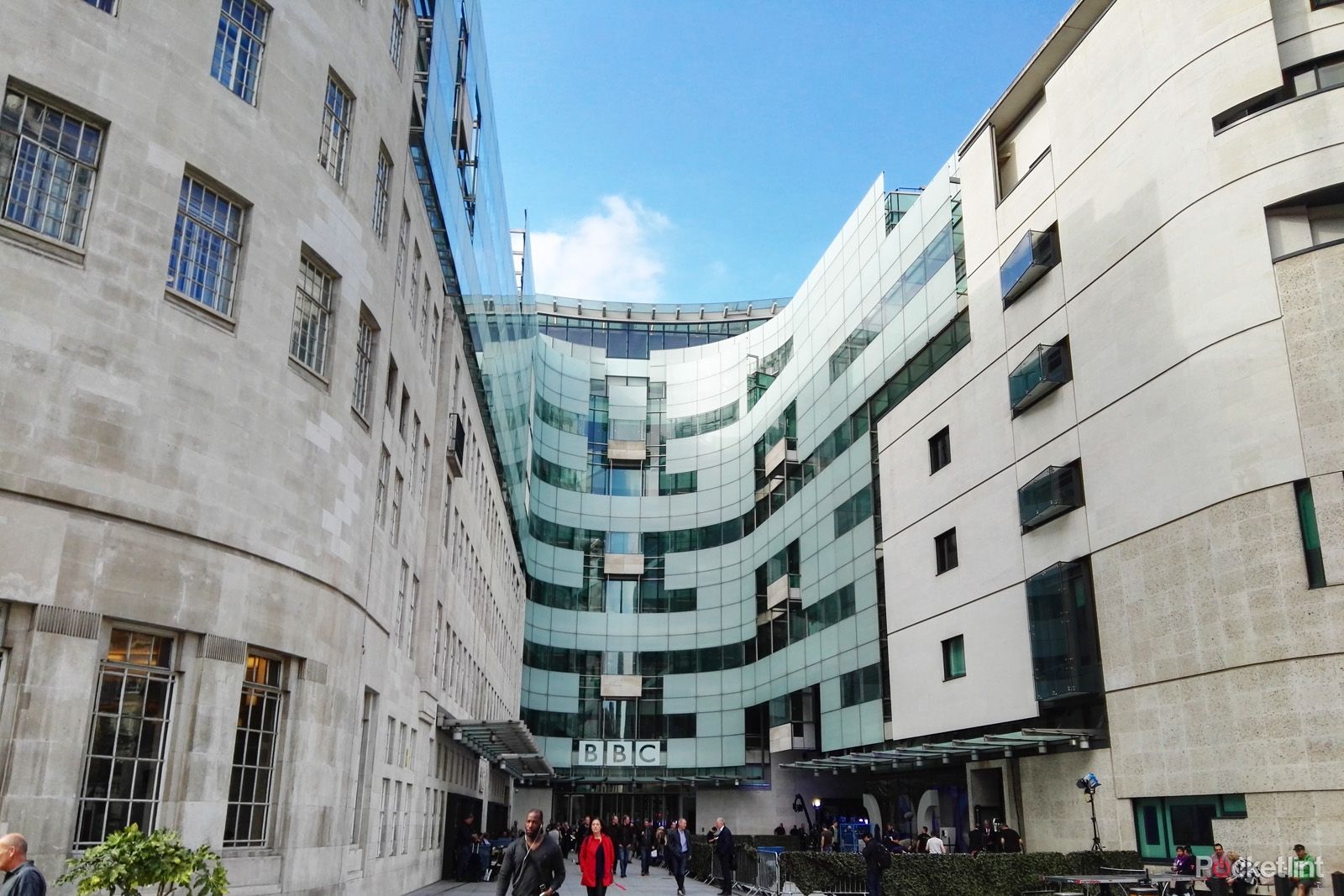 BBC plans for internet-only future with no terrestrial TV channels photo 1