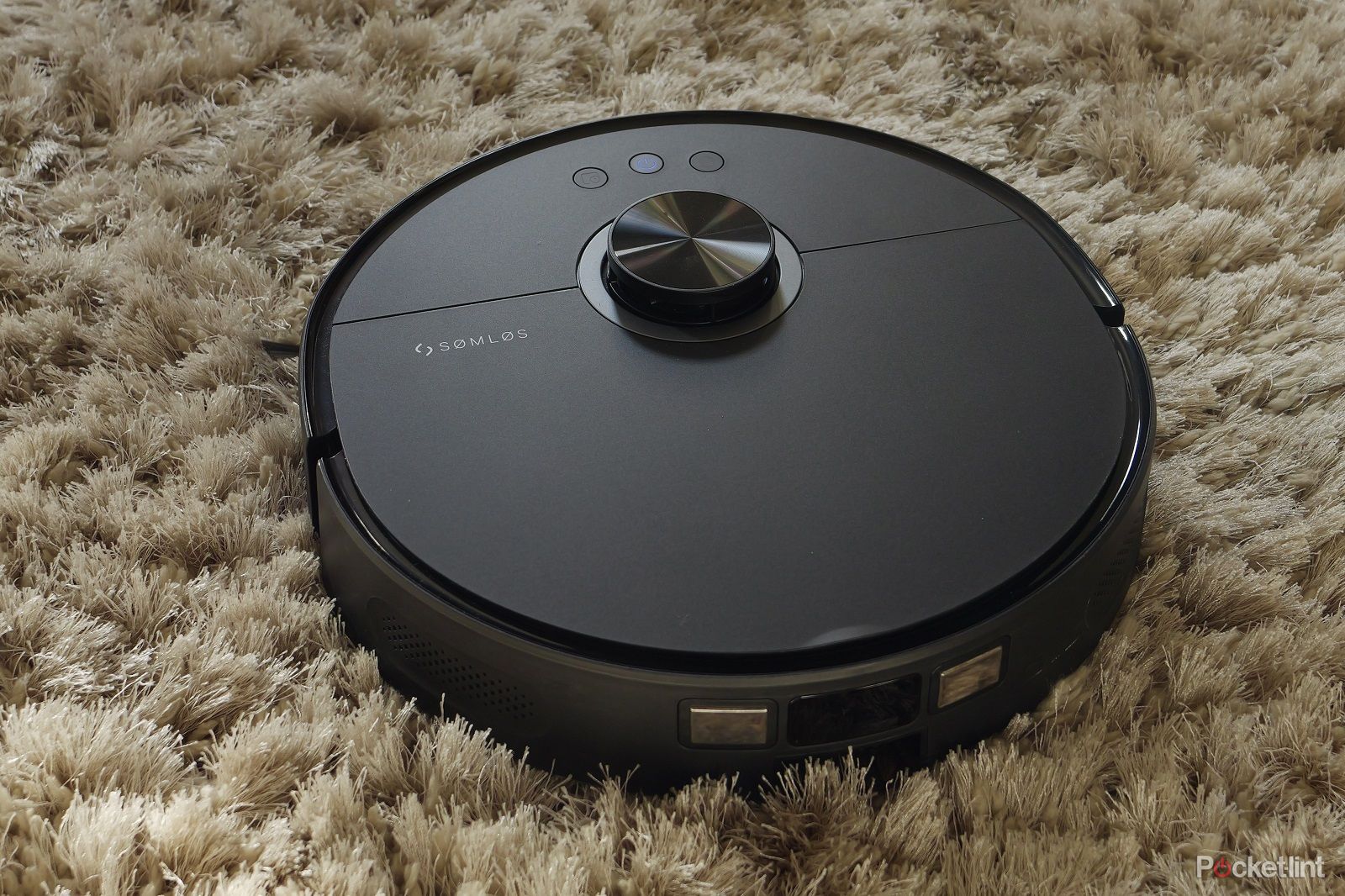 Somlos S2 Robot Vacuum Cleaner Review stuck on things 3