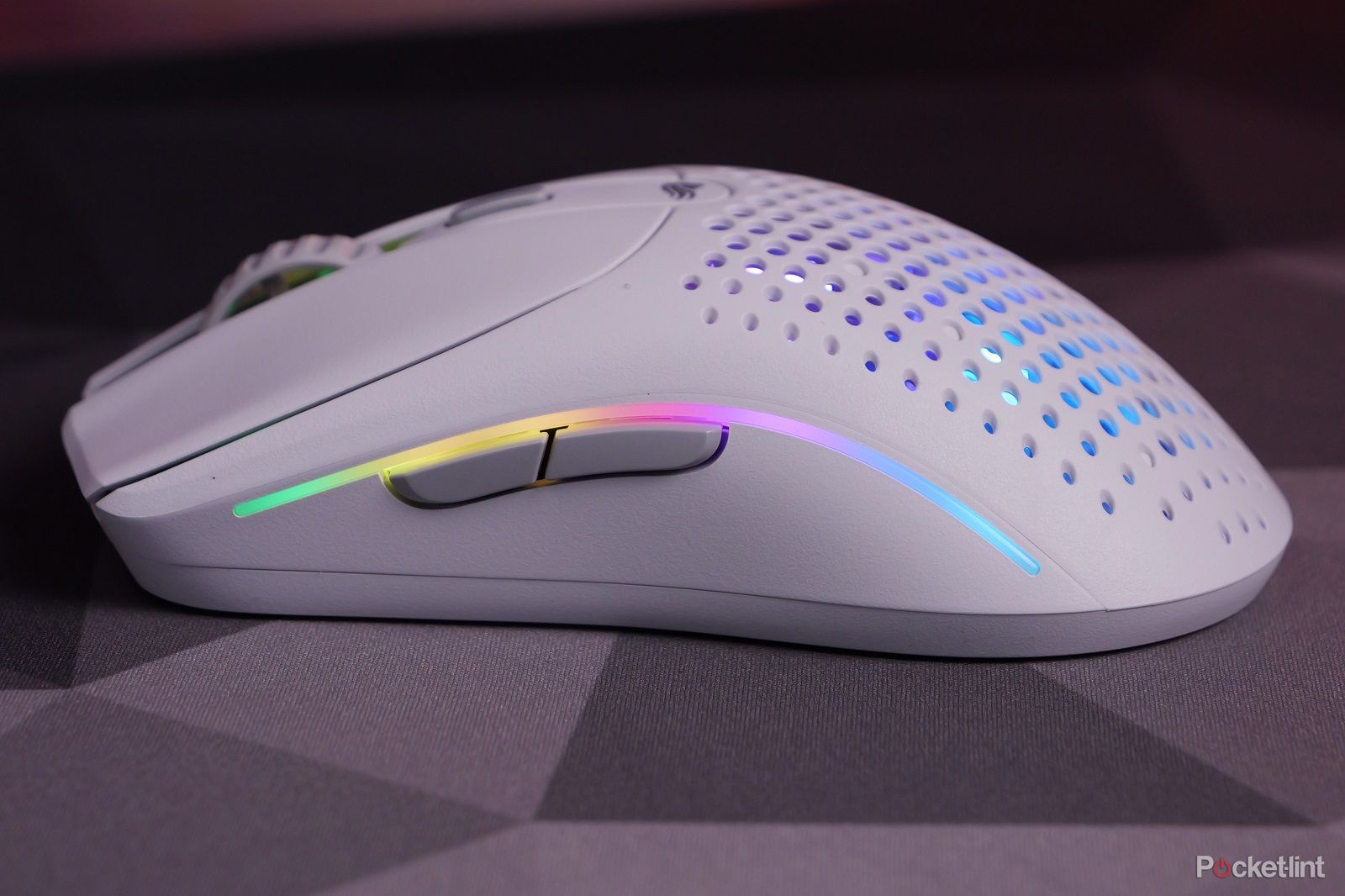 Glorious Model O2 wireless gaming mouse review 4a