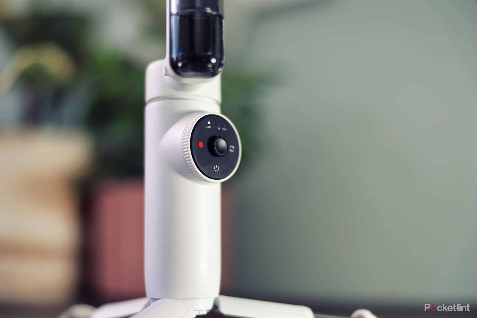 Insta360 Flow AI Smartphone Gimbal Review: DJI Has Some Real Competition