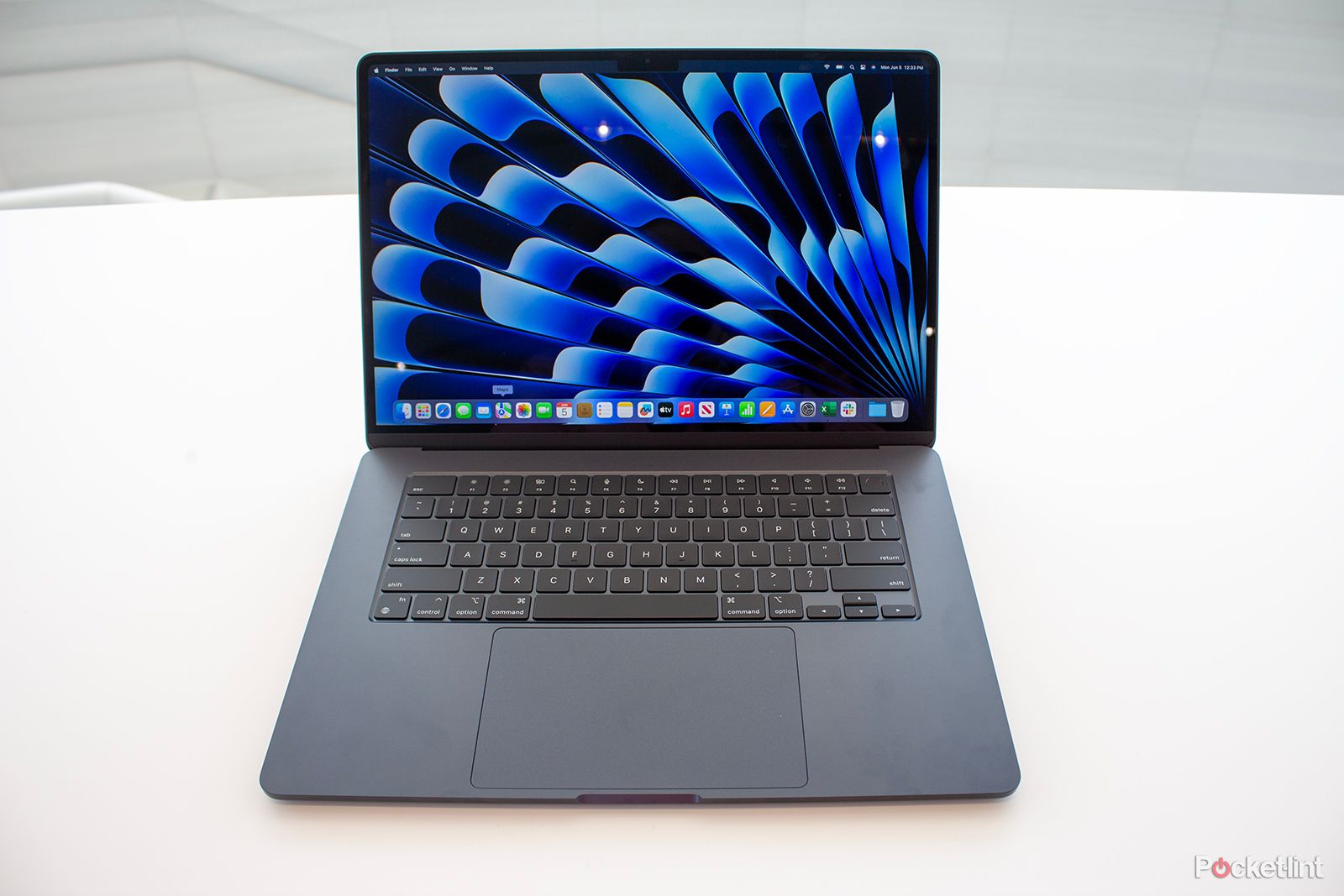 MacBook Air 15-inch - 17