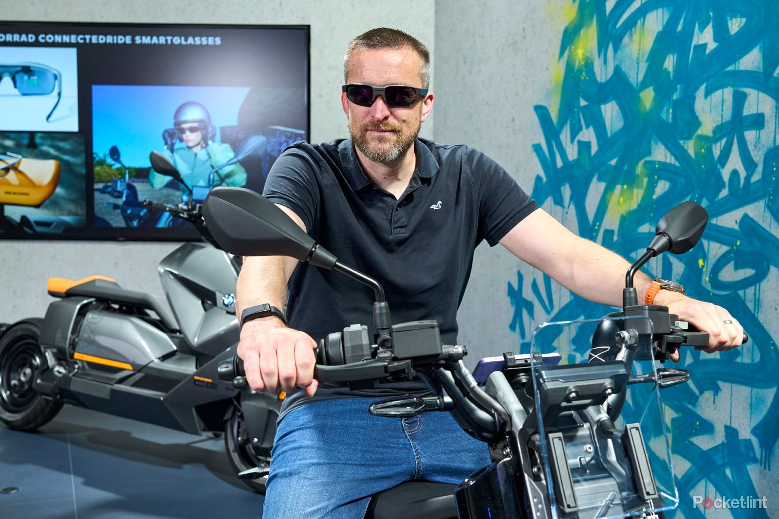 Pairing the BMW Smartglasses with new electric CE 02 bike give me Terminator thrills