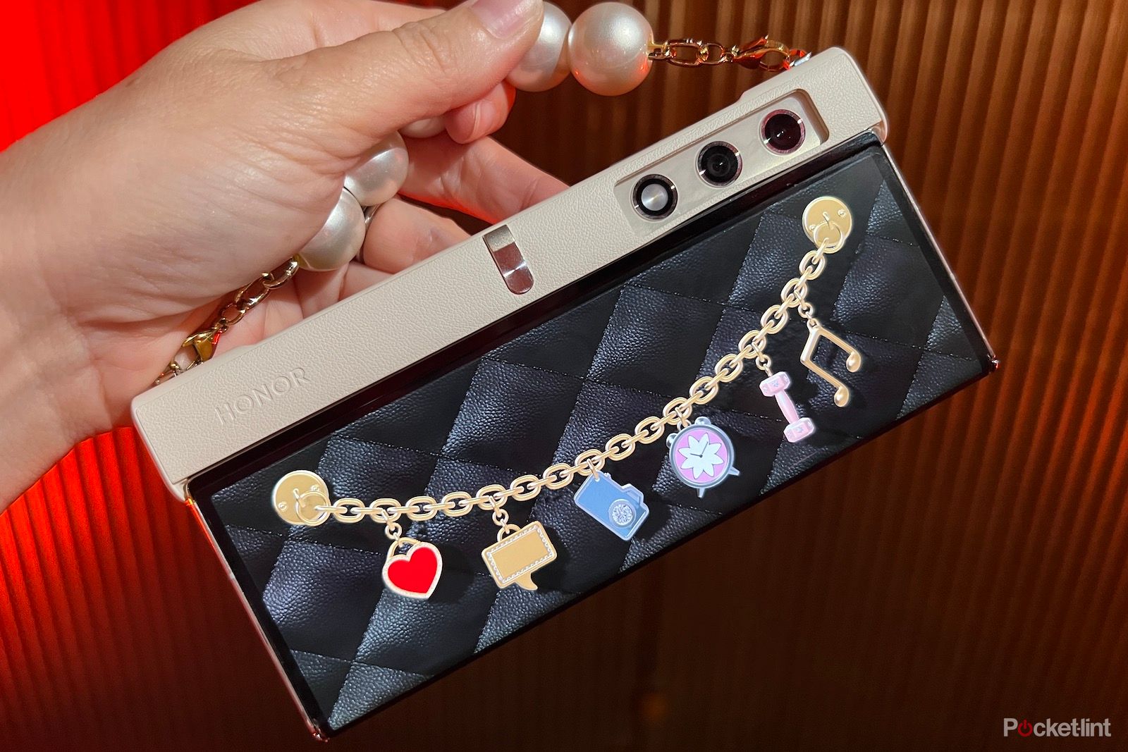 I tried out the Honor V Purse that wants to make phones wearable