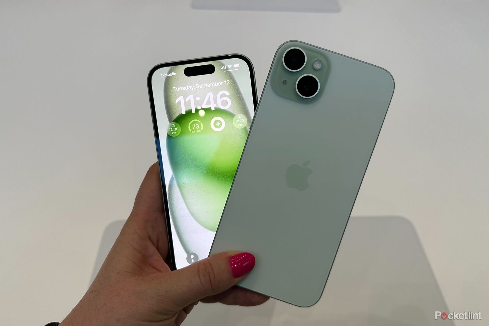 iphone-15-green-handson