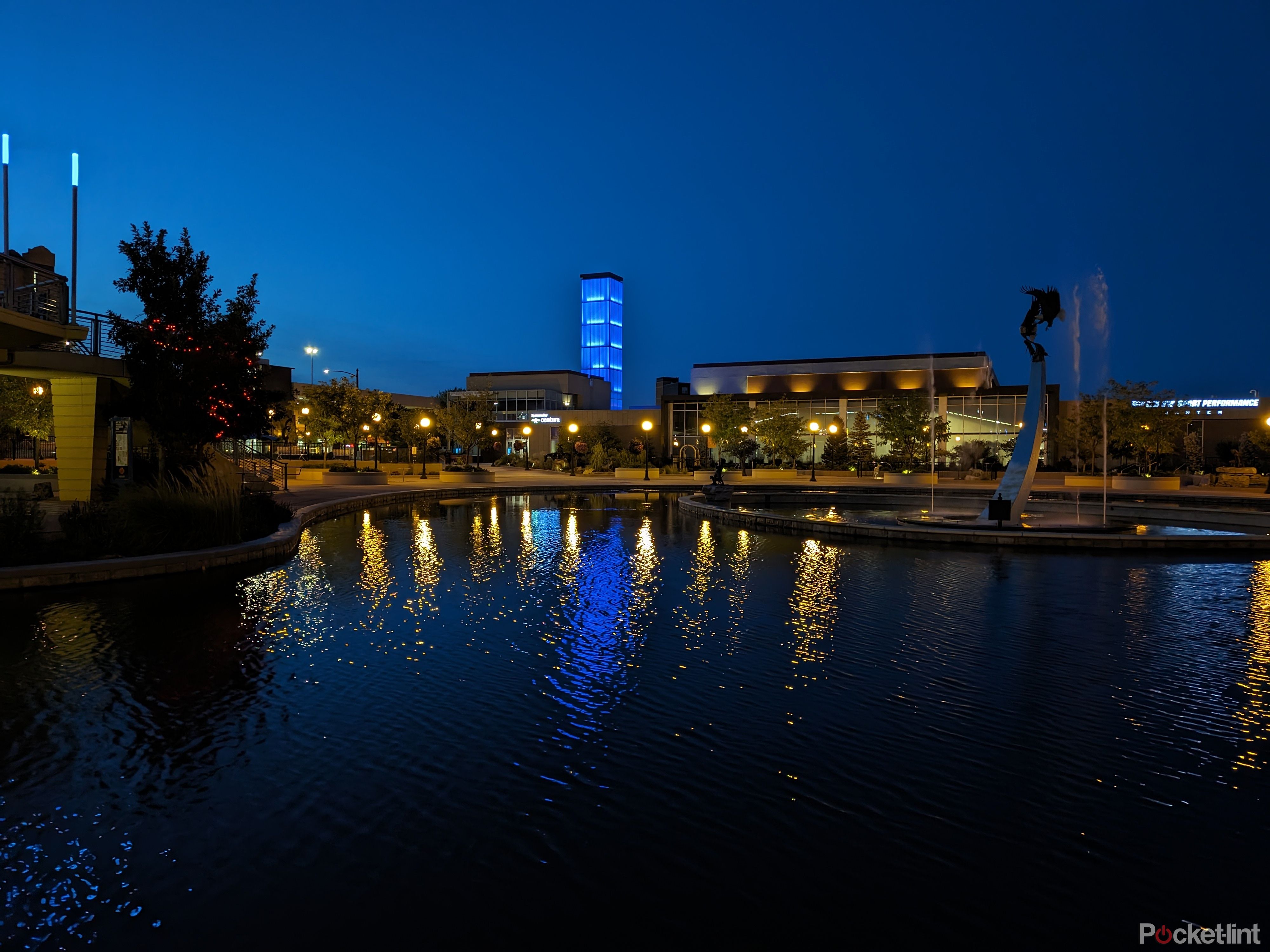 pixel-fold-night-mode-water-reflecting-lights