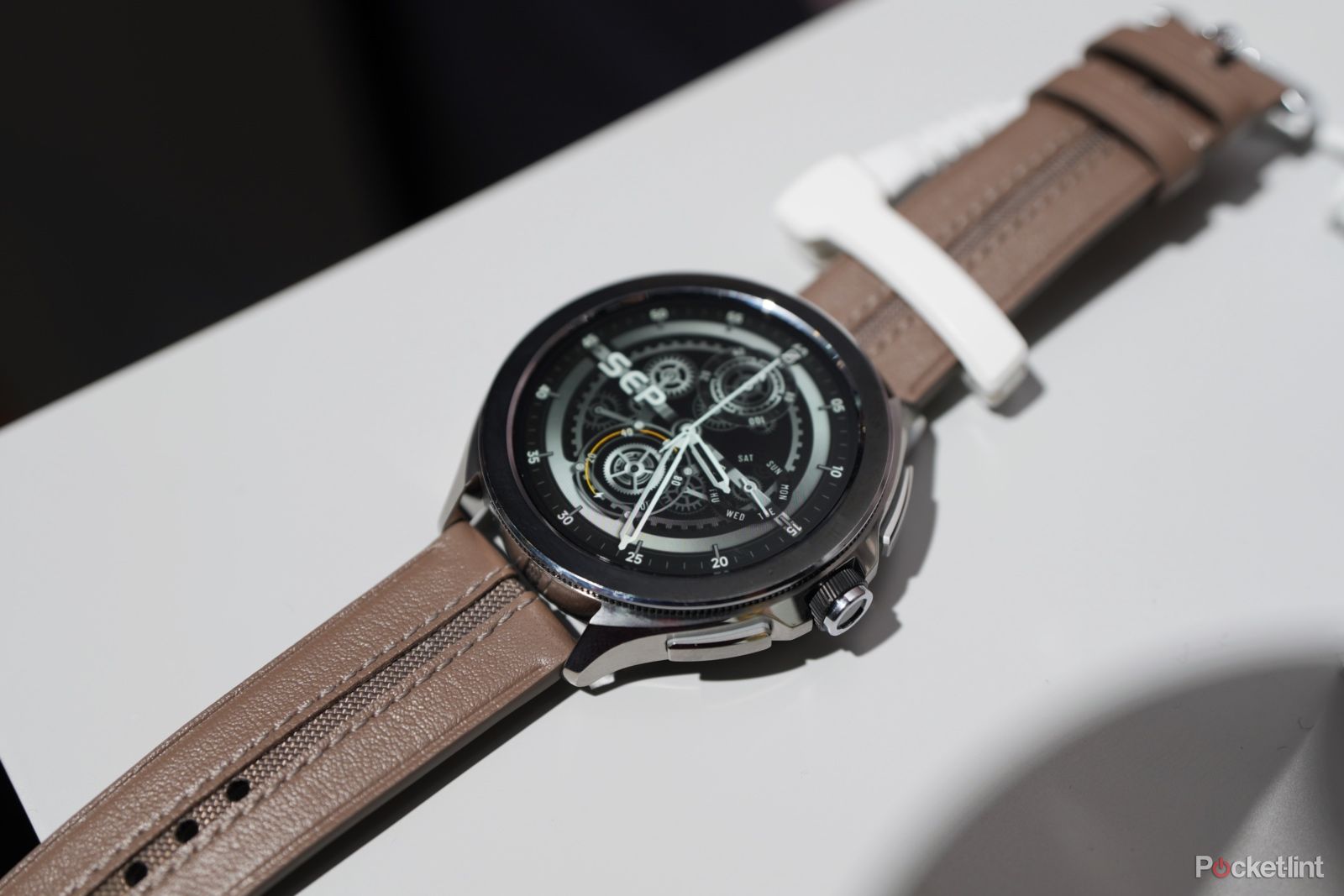 Xiaomi Watch 2 Pro analogue watchface 2