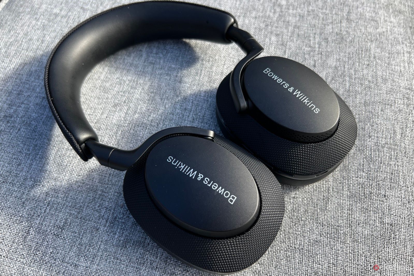 Bowers & Wilkins Px7 S2e vs Px8: which pair of premium headphones is  better?