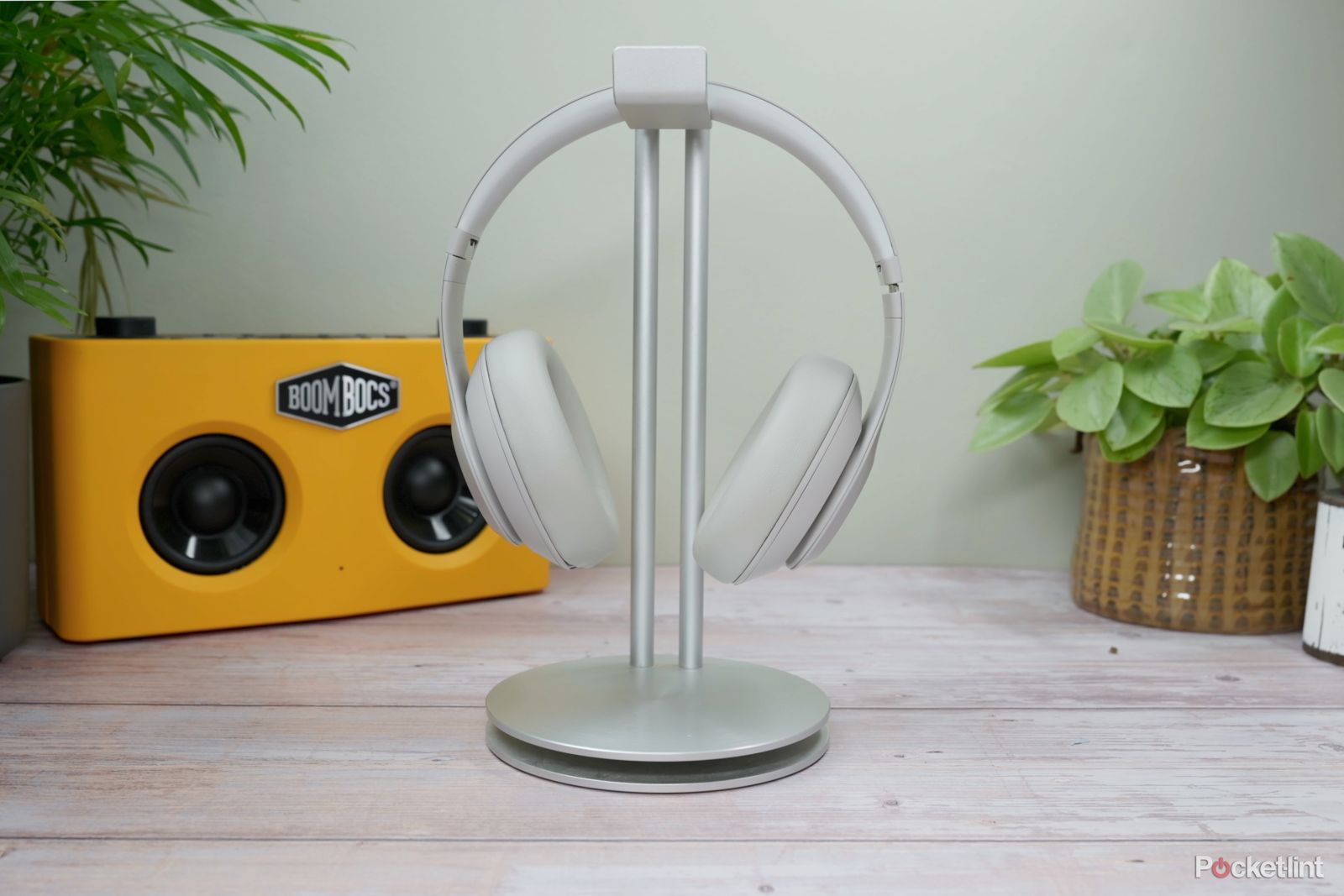 Beats Studio Pro - on stand