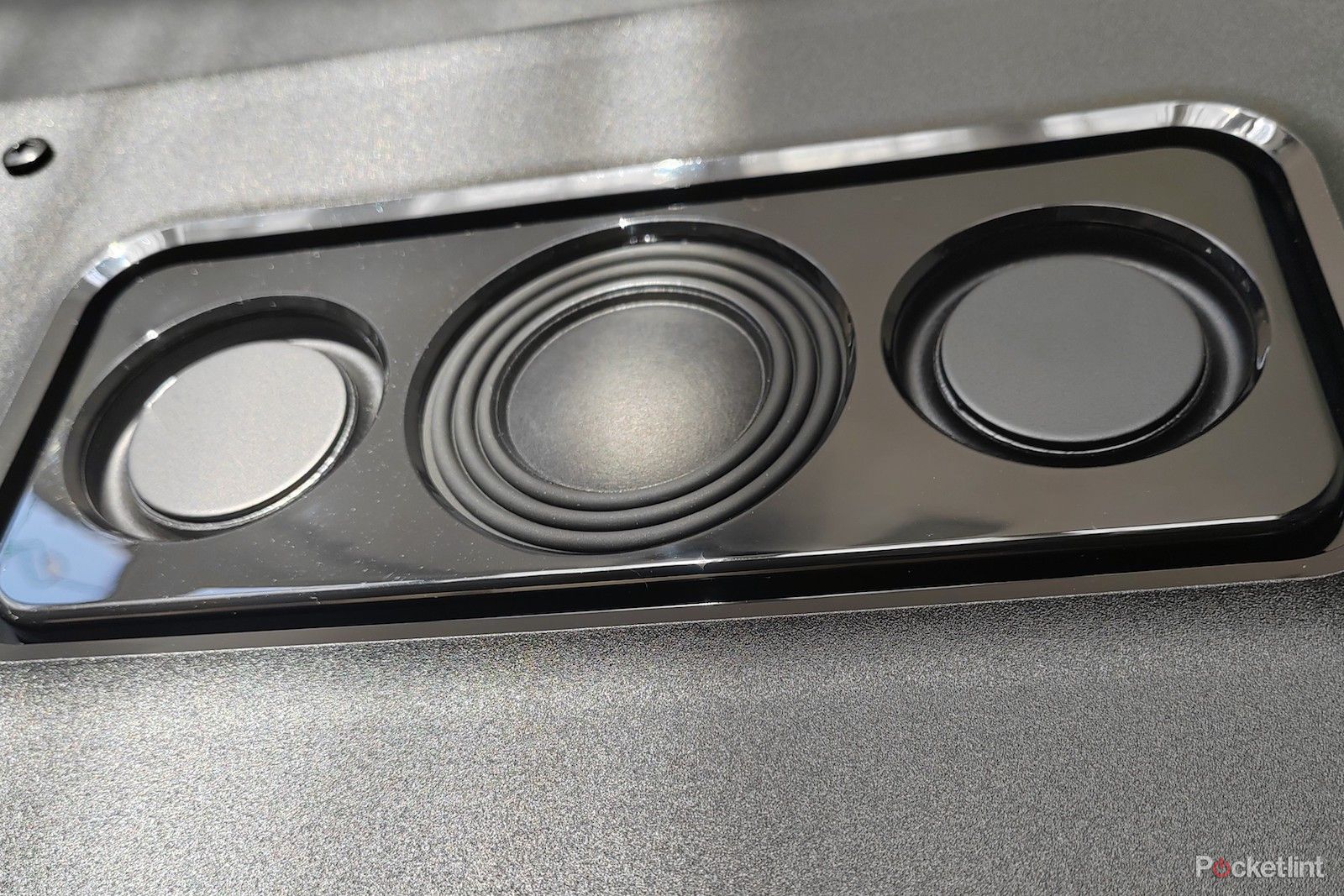 Oled 808 rear triple ring woofer