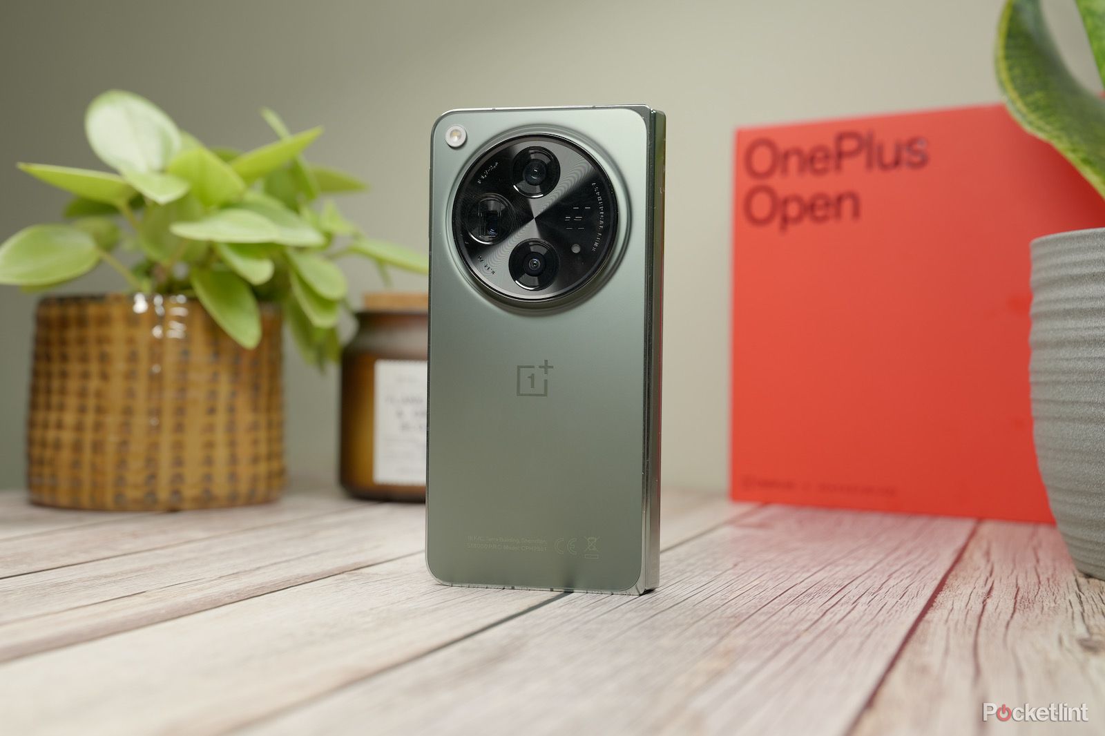 OnePlus Open - standing - back-1