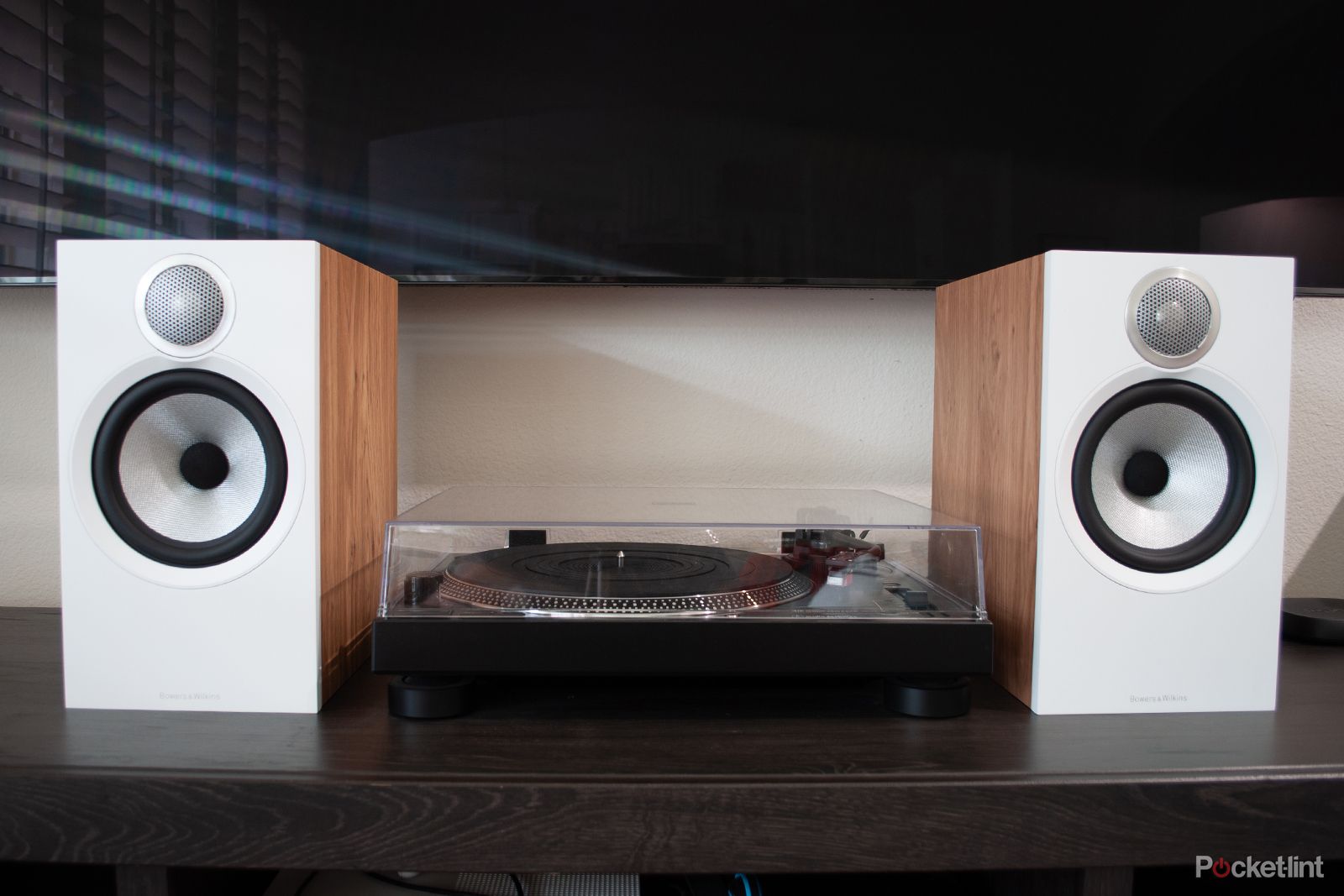 Bowers & Wilkins 606 S3 with turntable, two book shelf white speakers surrounding a record player