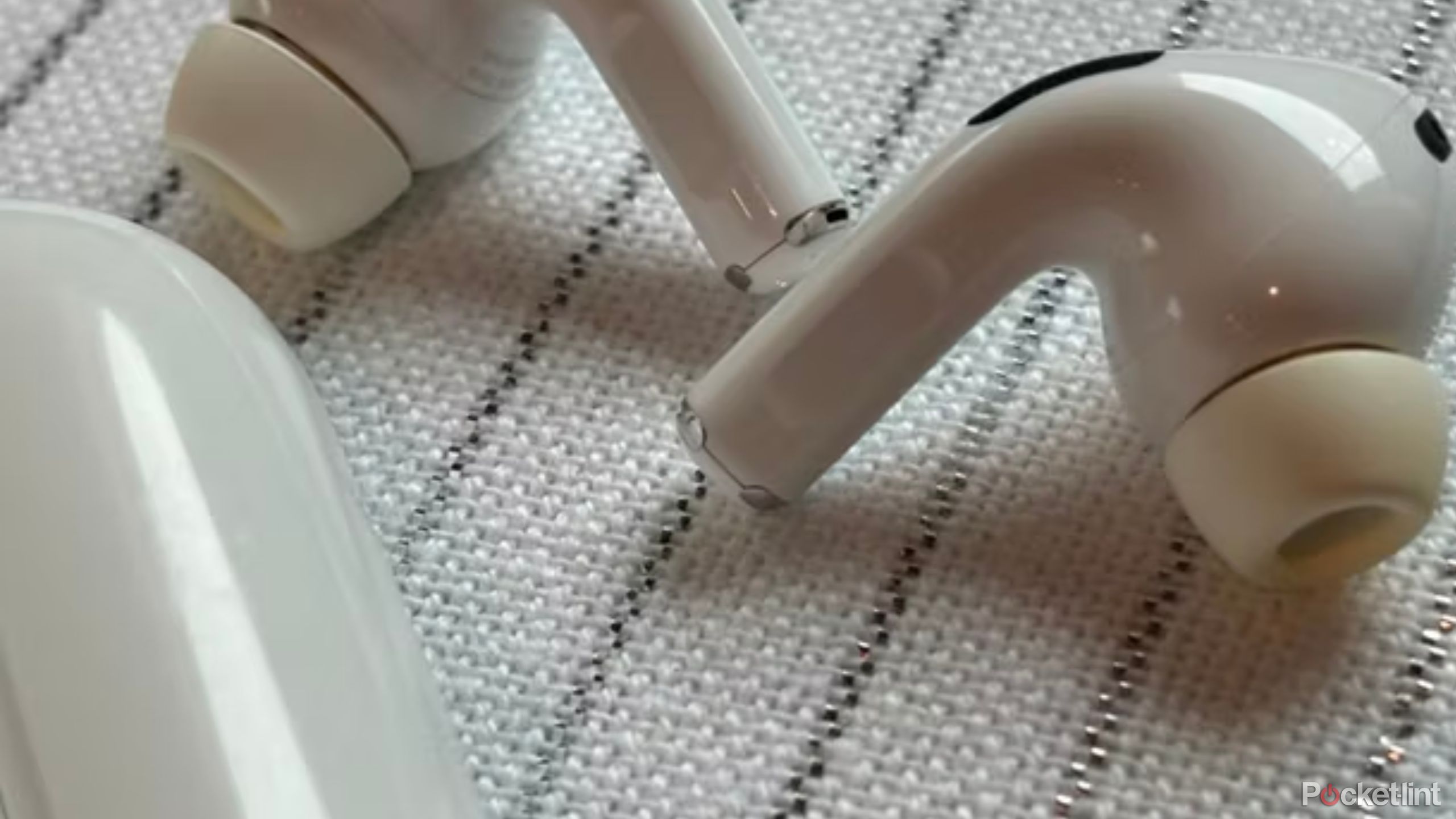 How to control the AirPods Pro 2’s volume without your phone